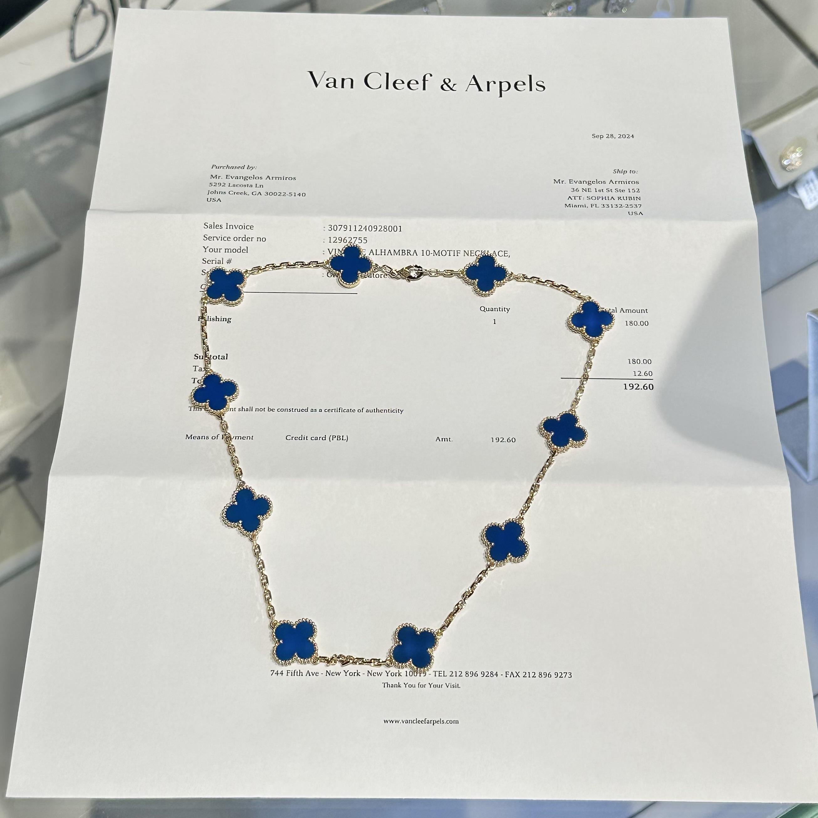 Marke: Van Cleef & Arpels
Modellname: Vintage Alhambra
MATERIAL: Gelbgold
Metallreinheit: 18k
Steine: Blauer Achat
Enthält: VCA-Service-Papiere