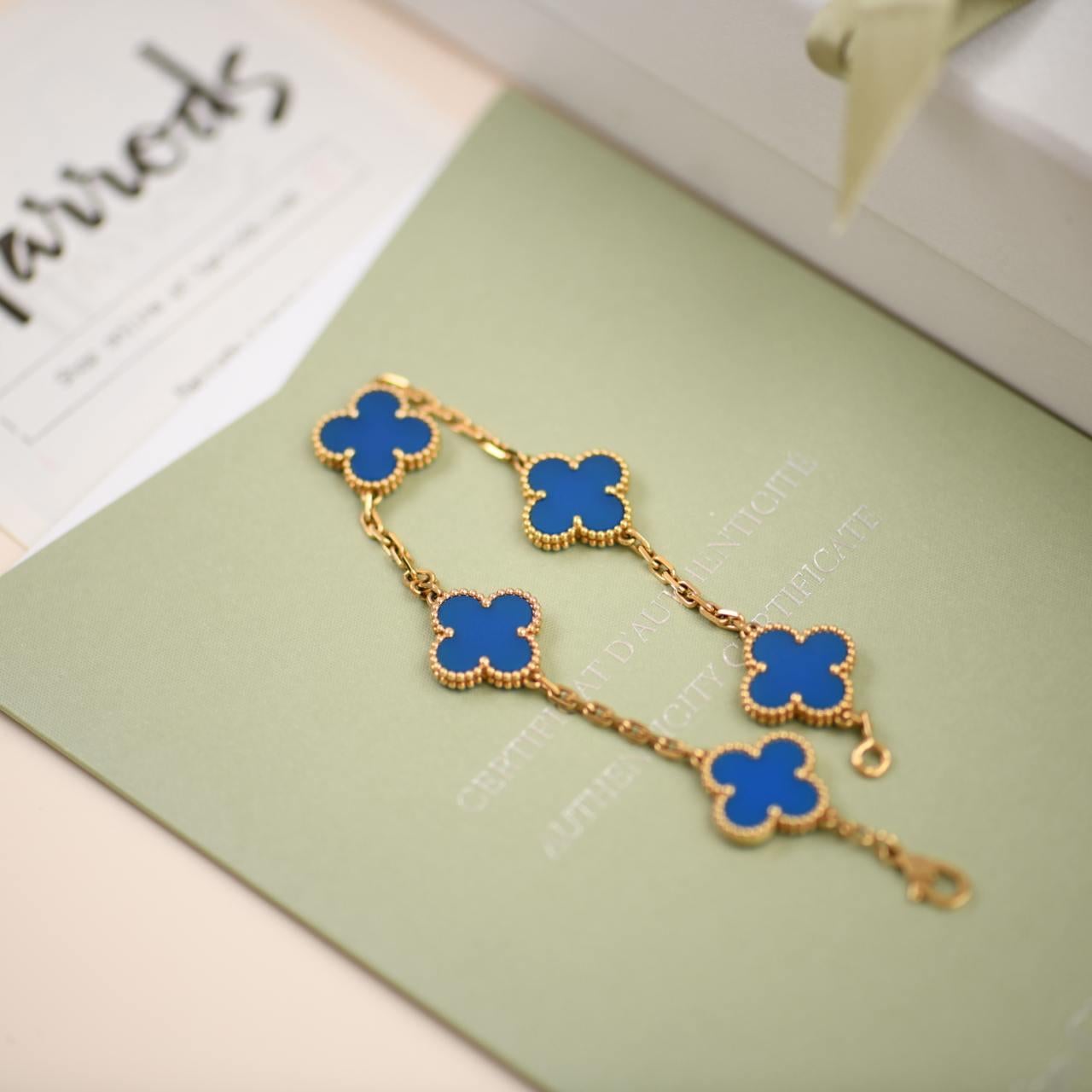 Van Cleef & Arpels Vintage Alhambra Blue Agate 18K Yellow Gold Bracelet In Excellent Condition In Banbury, GB