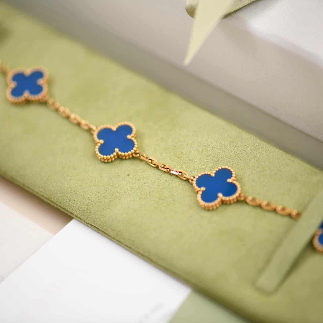 Women's or Men's Van Cleef & Arpels Vintage Alhambra Blue Agate 18K Yellow Gold Bracelet