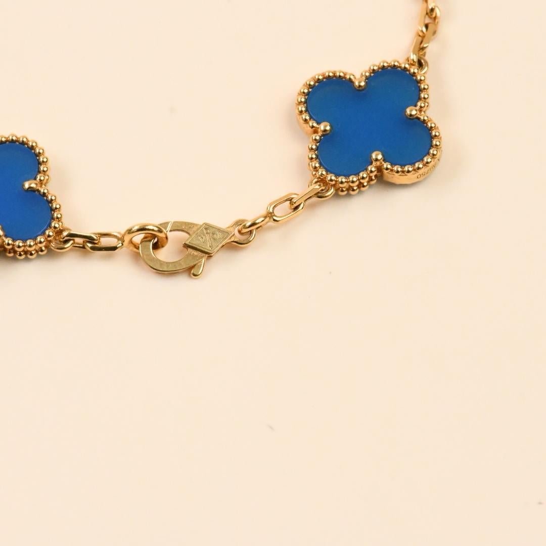 Van Cleef & Arpels Bracciale vintage Alhambra in agata blu e oro giallo 18 carati in vendita 3