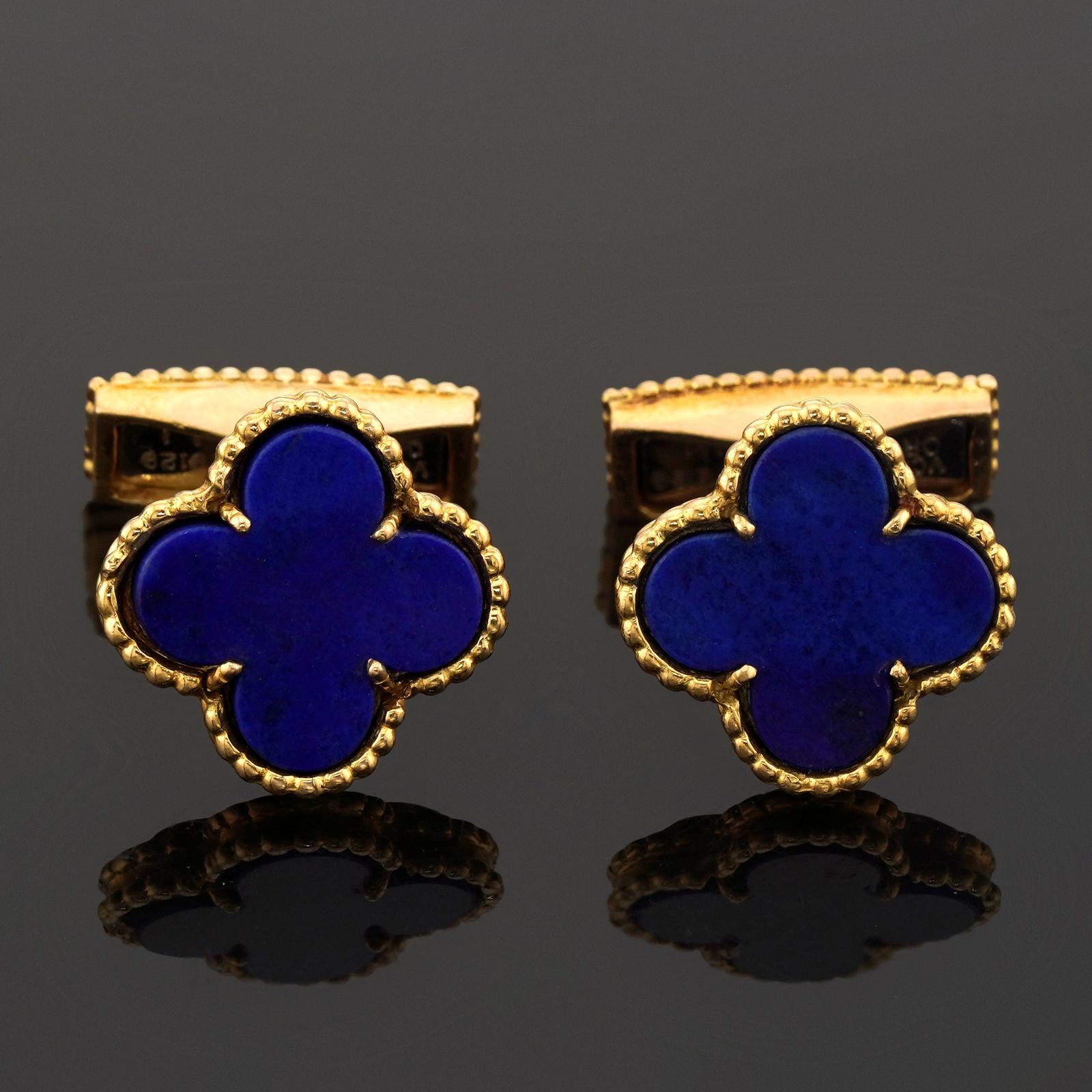 Diese atemberaubenden Manschettenknöpfe von Van Cleef & Arpels aus der Collection'S Vintage Alhambra zeichnen sich durch das charakteristische Glücksklee-Design aus, das in 18 Karat Gelbgold gefertigt und mit blauem Lapislazuli besetzt ist.