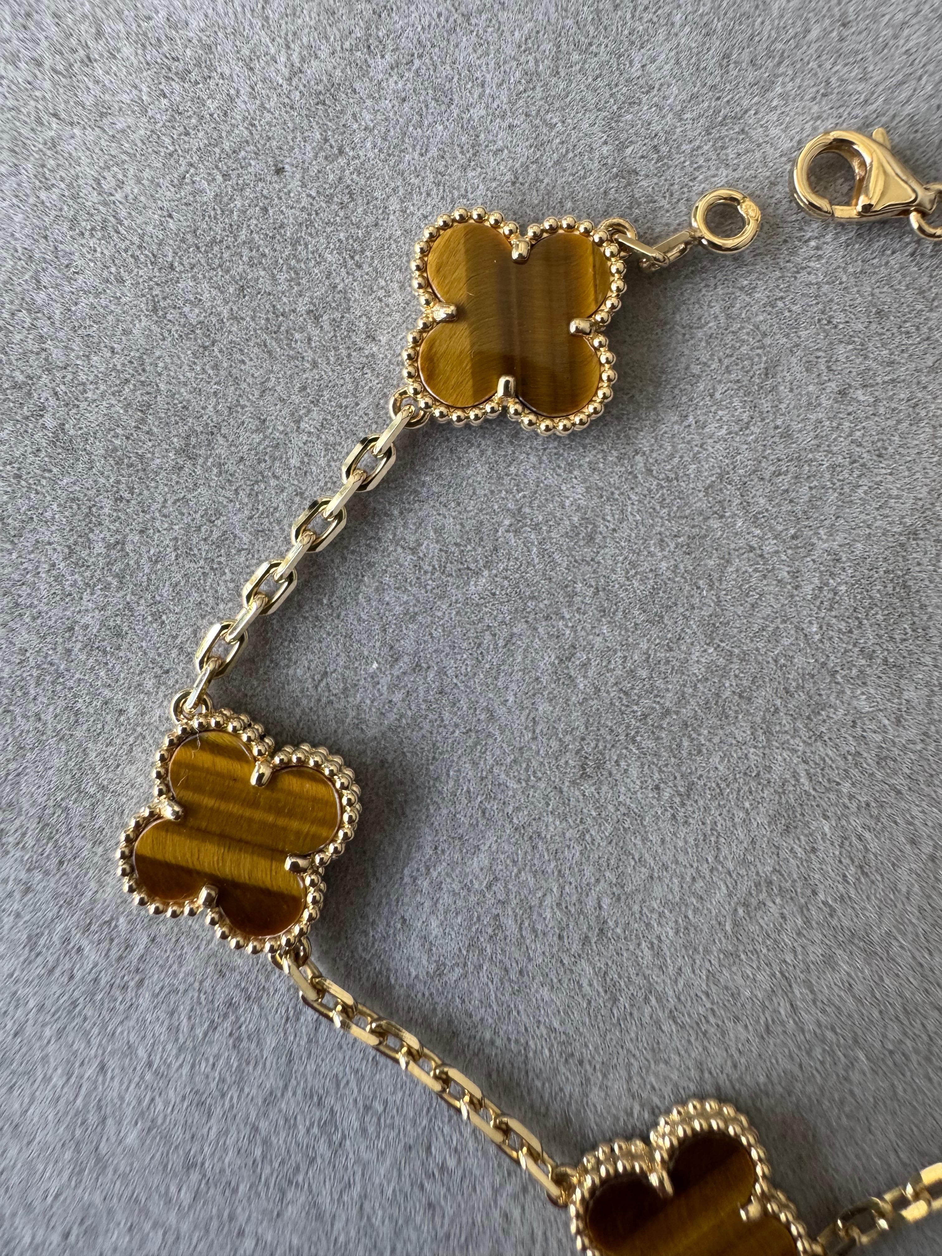 Modern Van Cleef & Arpels Vintage Alhambra Tiger's Eye 5 Motif Yellow Gold Bracelet
