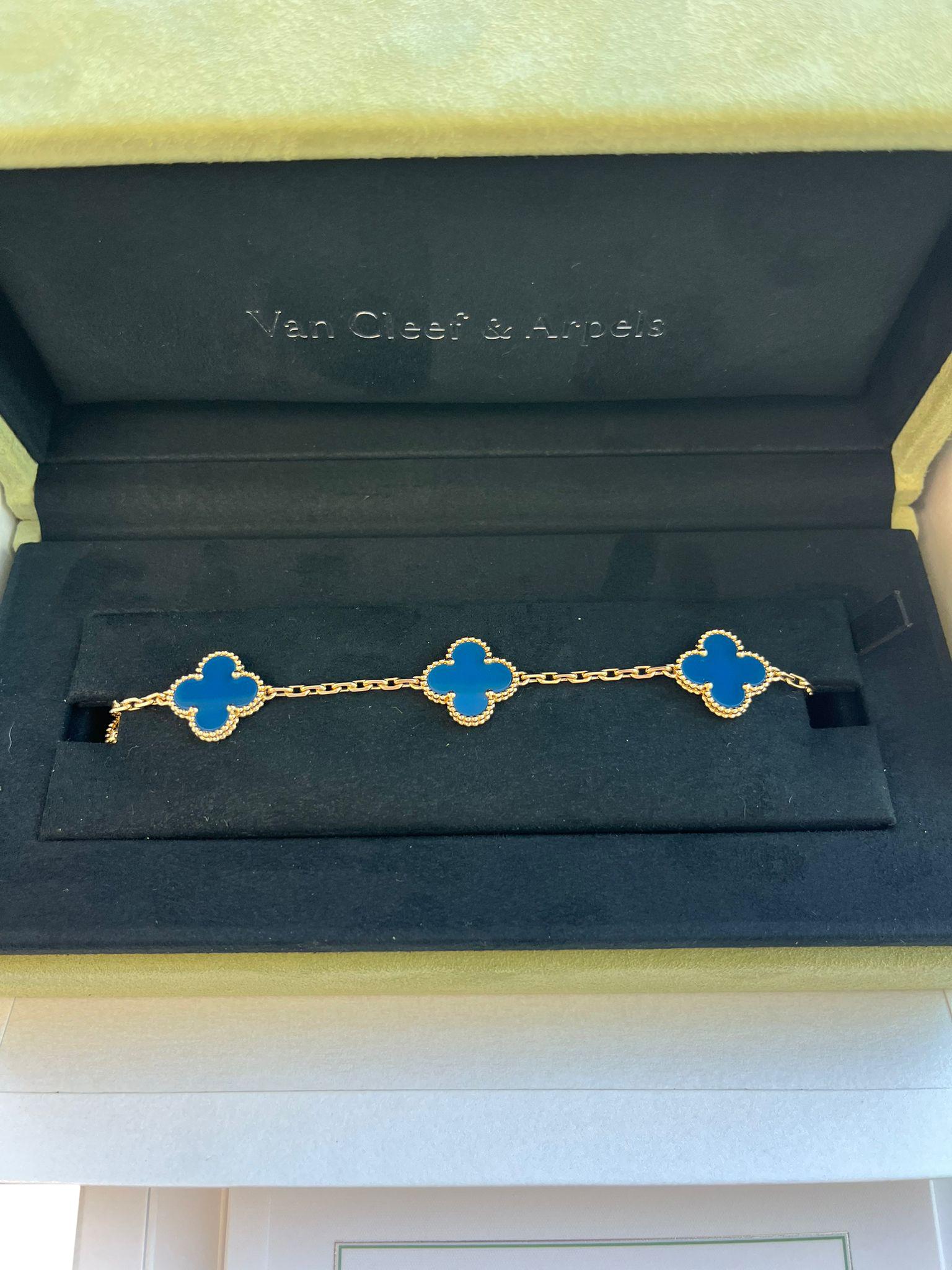 Van Cleef & Arpels Vintage Alhambra Bracelet Blue Agate 5 Motifs 18K Yellow Gold For Sale 2