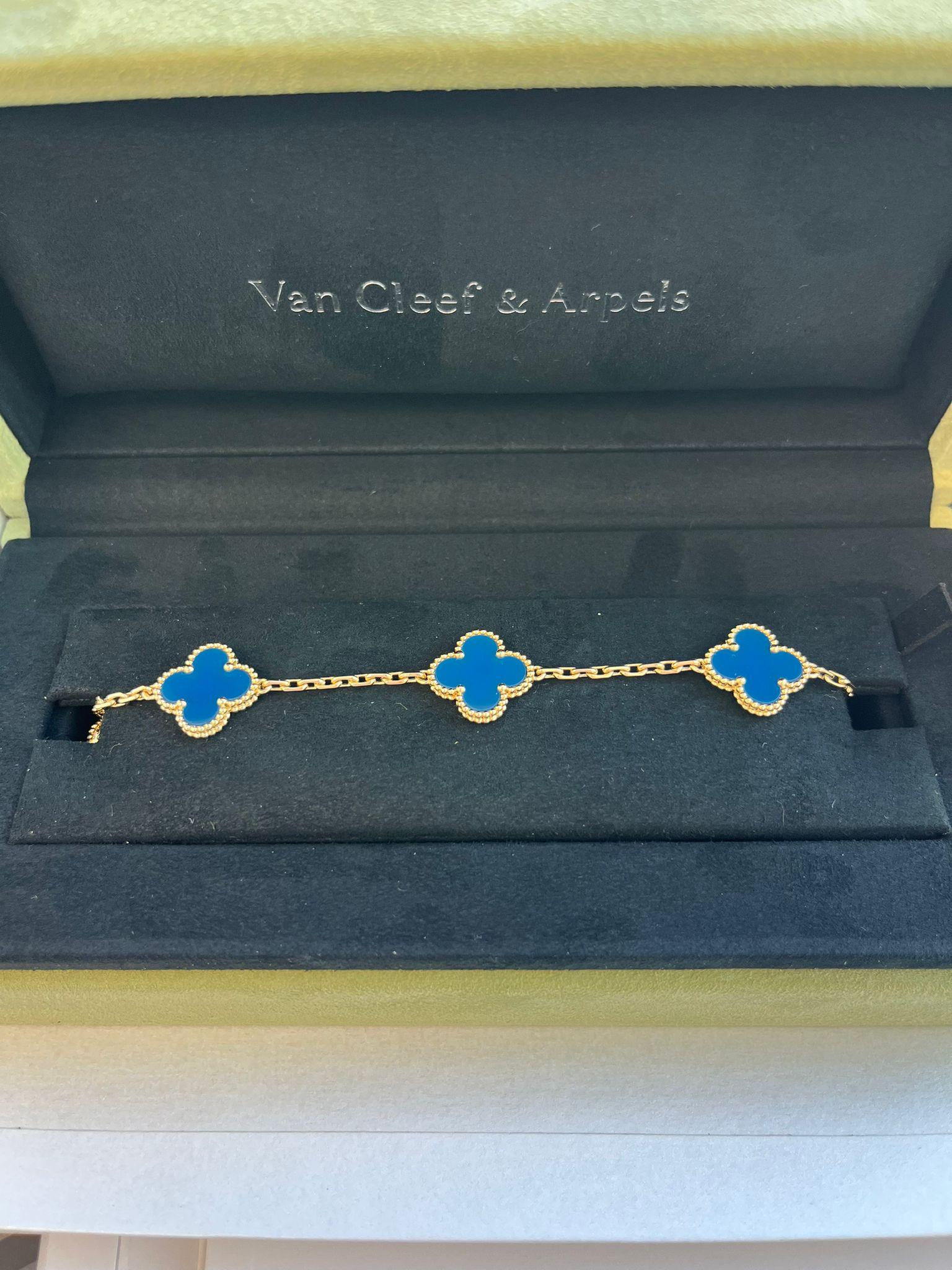 Van Cleef & Arpels Vintage Alhambra Bracelet Blue Agate 5 Motifs 18K Yellow Gold For Sale 3