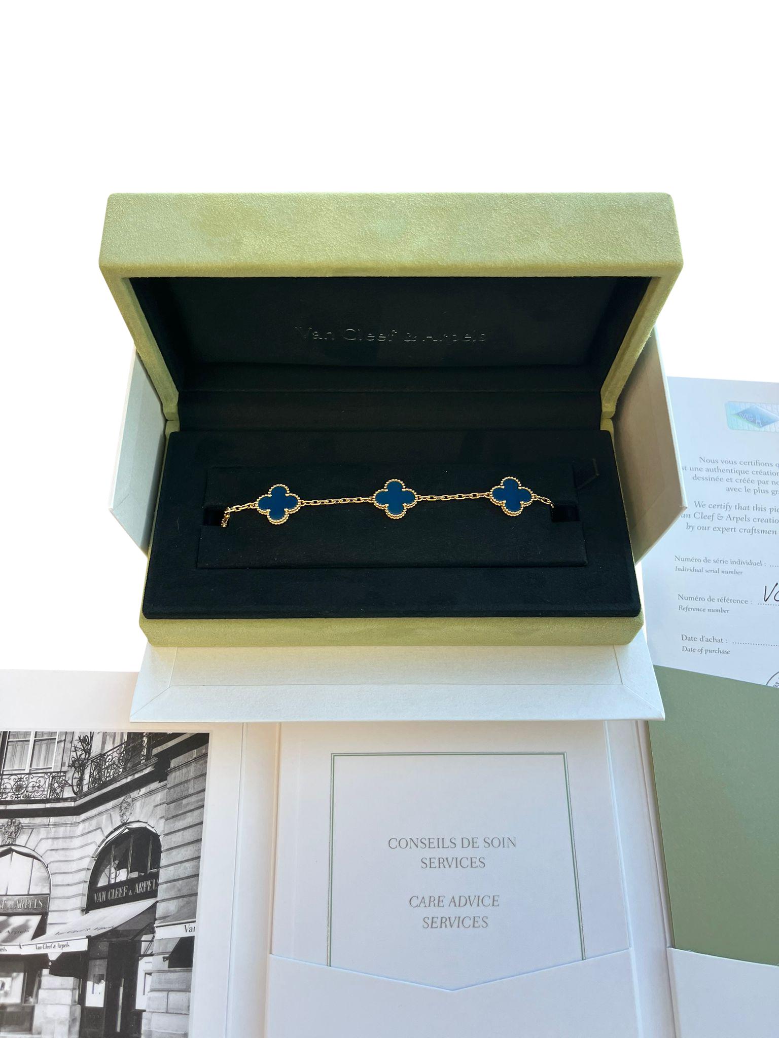 Women's Van Cleef & Arpels Vintage Alhambra Bracelet Blue Agate 5 Motifs 18K Yellow Gold For Sale