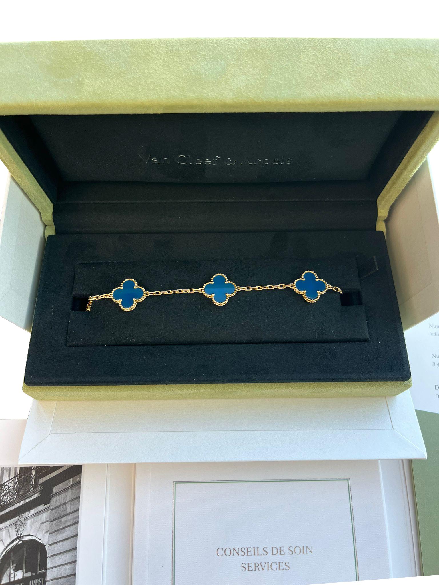 Van Cleef & Arpels Vintage Alhambra Bracelet Blue Agate 5 Motifs 18K Yellow Gold For Sale 1