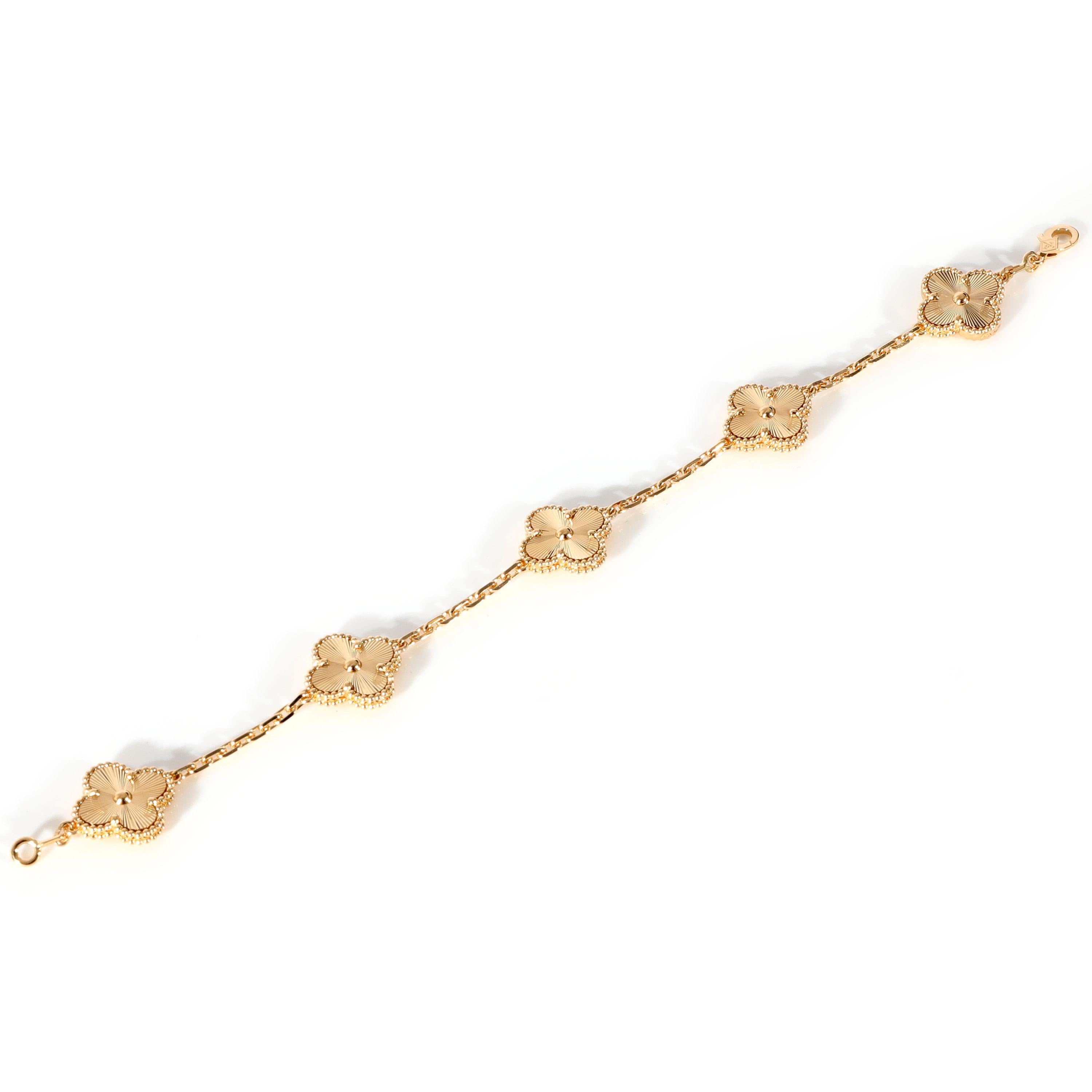 Van Cleef & Arpels Vintage Alhambra-Armband aus 18 Karat Gelbgold im Zustand „Hervorragend“ in New York, NY