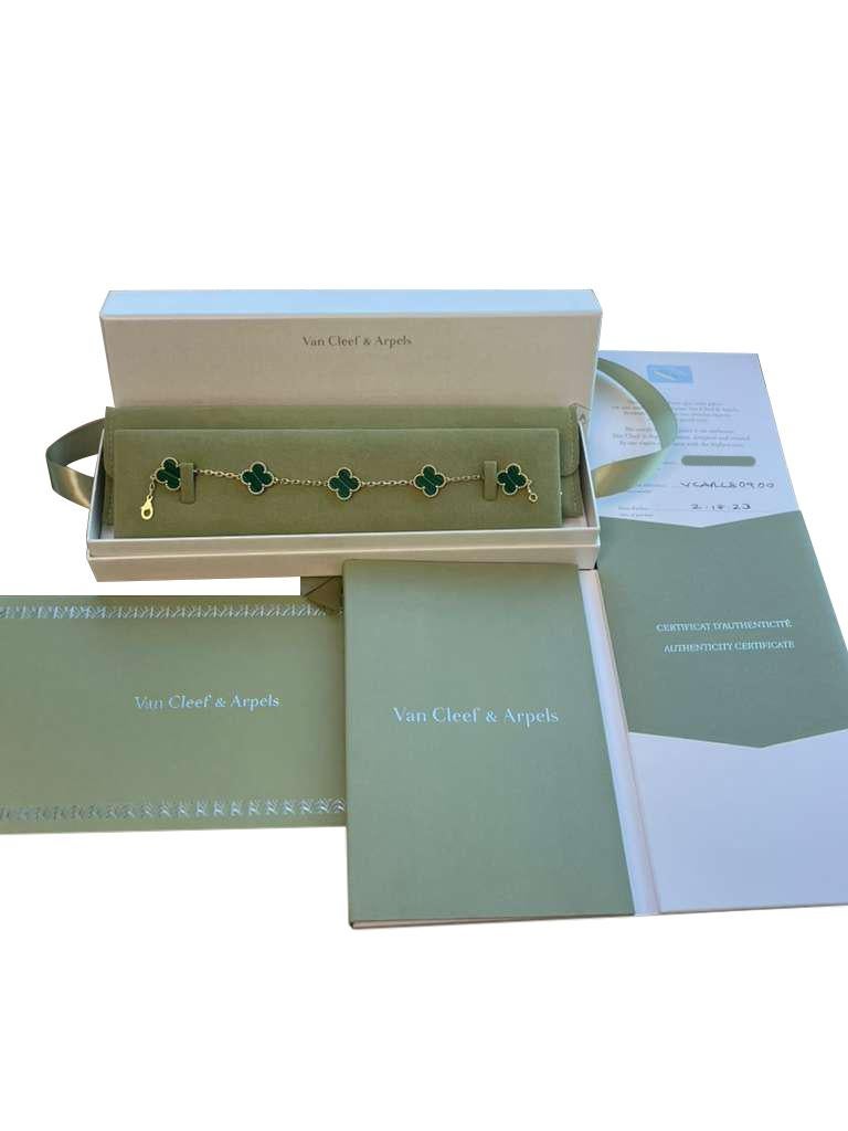 Van Cleef & Arpels Vintage Alhambra Armband Malachit 5 Motive 18K Gelbgold im Zustand „Neu“ im Angebot in Aventura, FL
