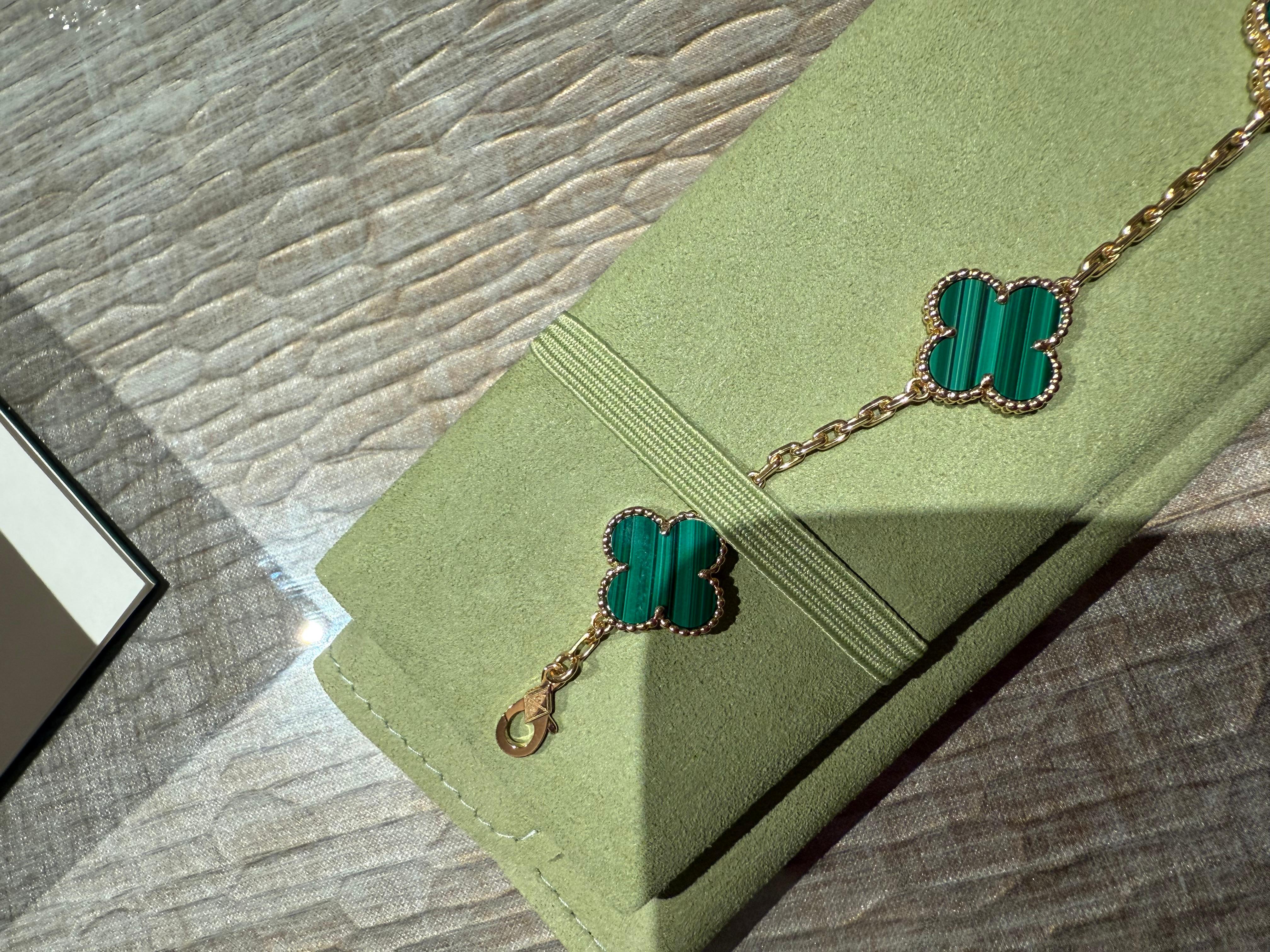 Contemporary Van Cleef & Arpels Vintage Alhambra bracelet malachite