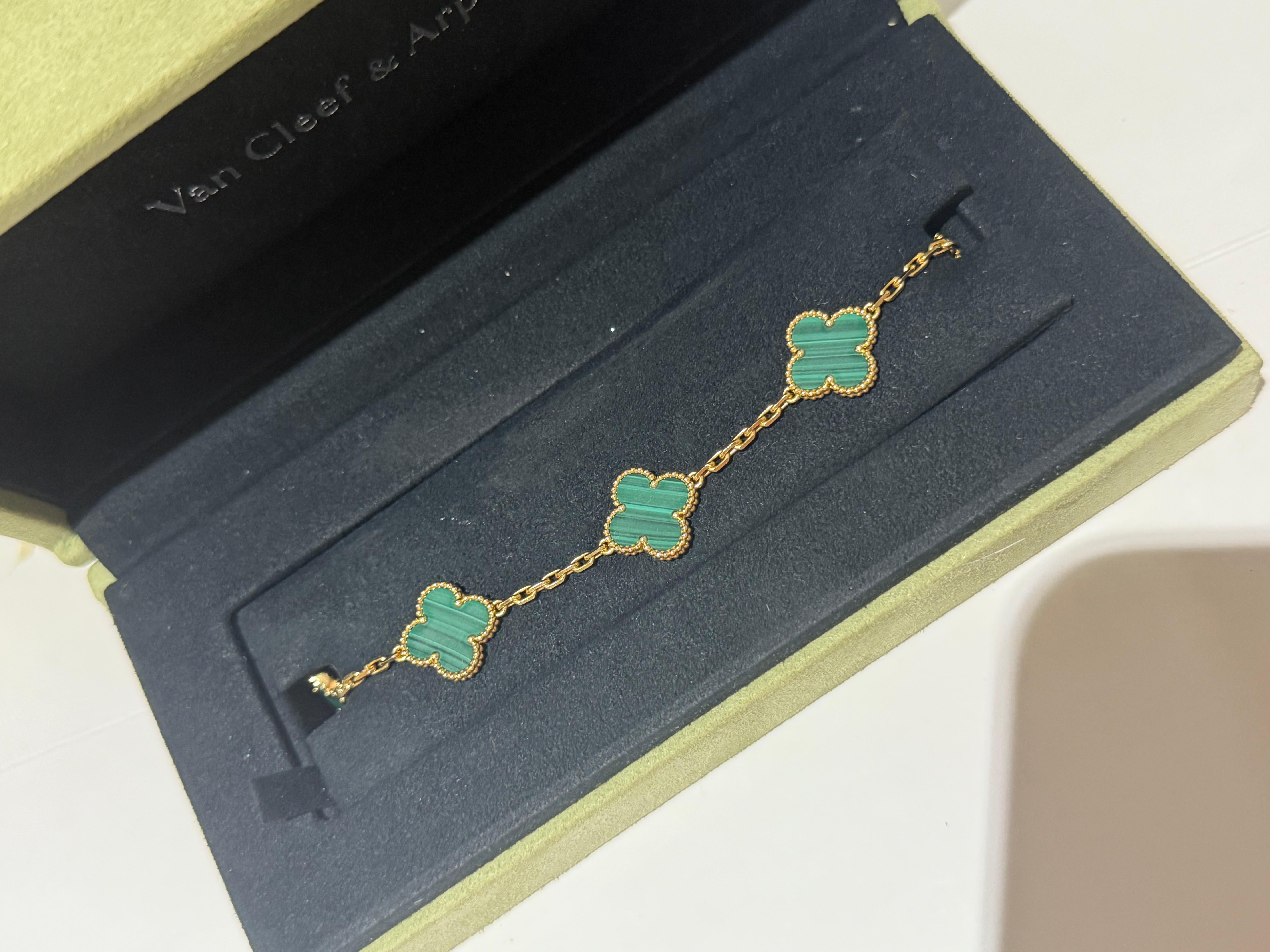 Van Cleef & Arpels Vintage Alhambra-Armband aus Malachit (Zeitgenössisch) im Angebot