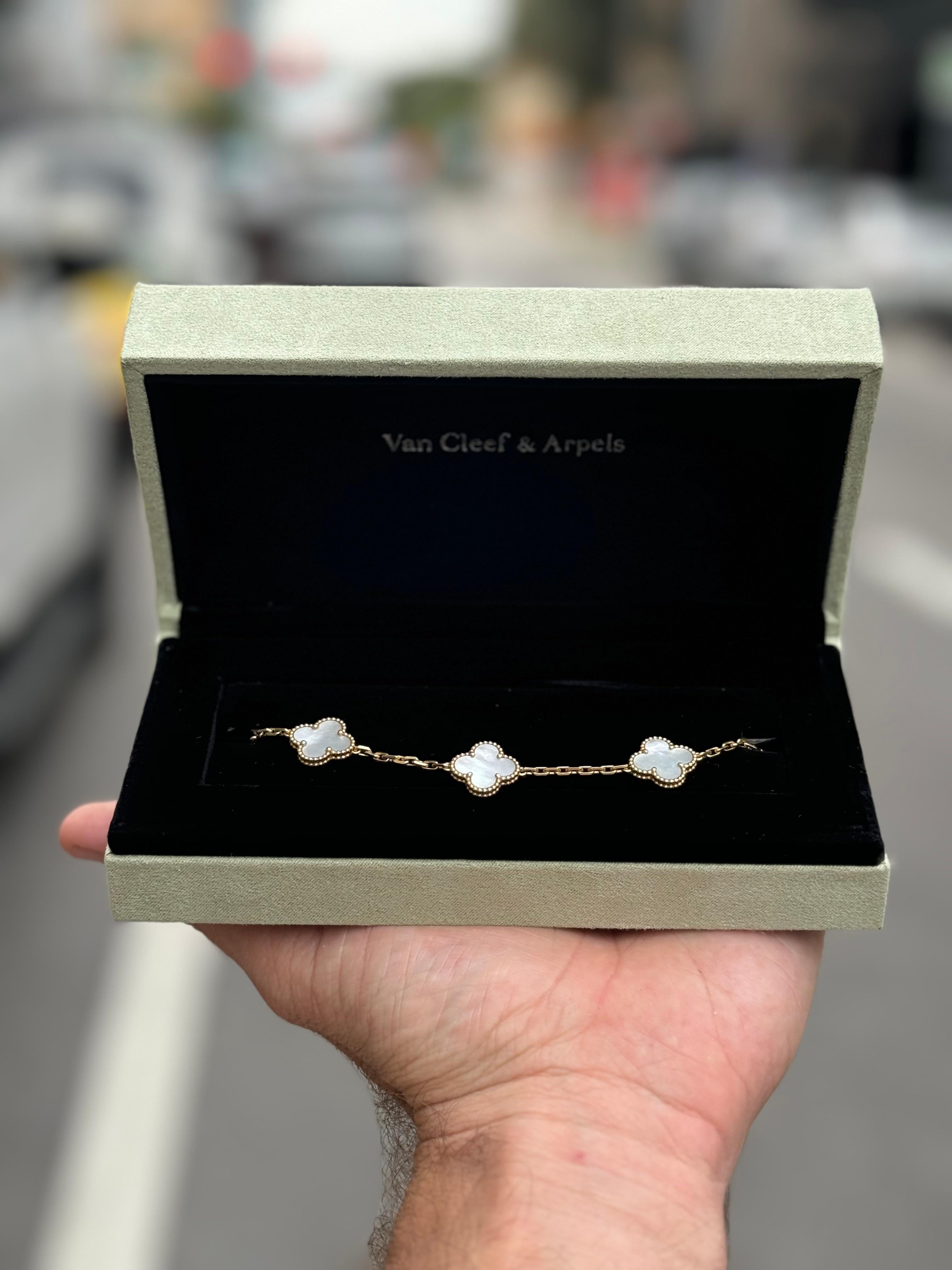 Contemporary Van Cleef & Arpels Vintage Alhambra Bracelet Mother Of Pearl Yellow Gold 18k