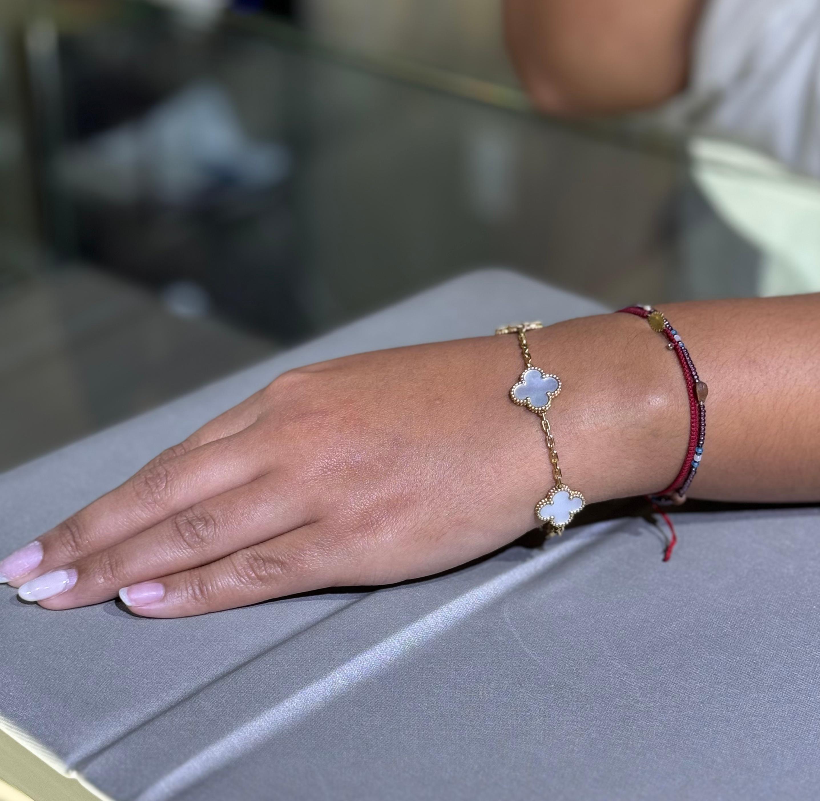 Van Cleef & Arpels Vintage Alhambra Bracelet Mother Of Pearl Yellow Gold 18k In Excellent Condition In MIAMI, FL