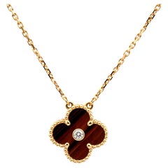 Van Cleef & Arpels Collier pendentif vintage Alhambra en or rose 18 carats avec diamants et yeux de bœuf