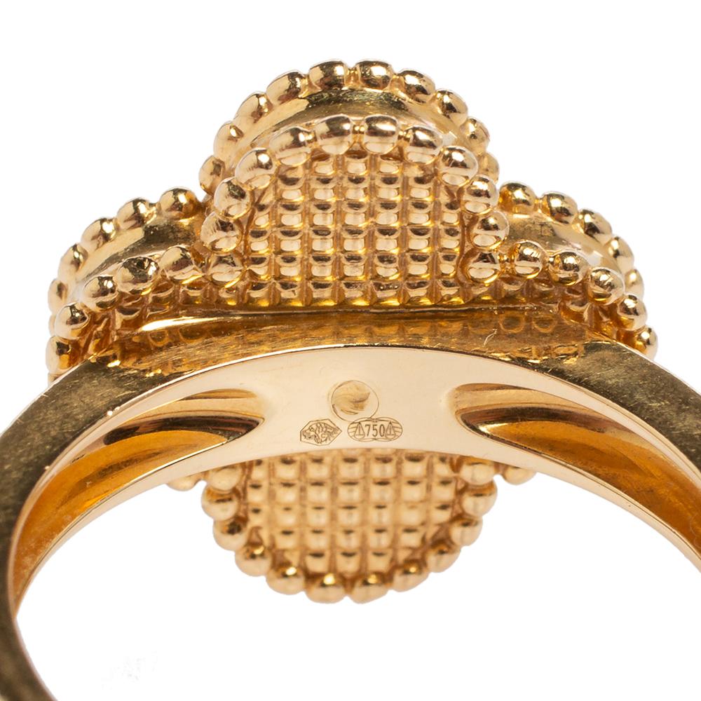Van Cleef & Arpels Vintage Alhambra Carnelian 18K Diamond Ring Size EU 52 In Good Condition In Dubai, Al Qouz 2