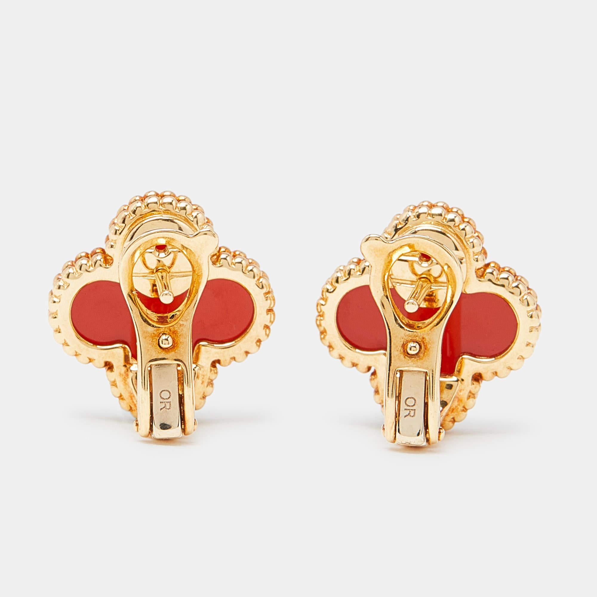 Van Cleef & Arpels Vintage Alhambra Carnelian 18k Yellow Gold Earrings In Fair Condition In Dubai, Al Qouz 2