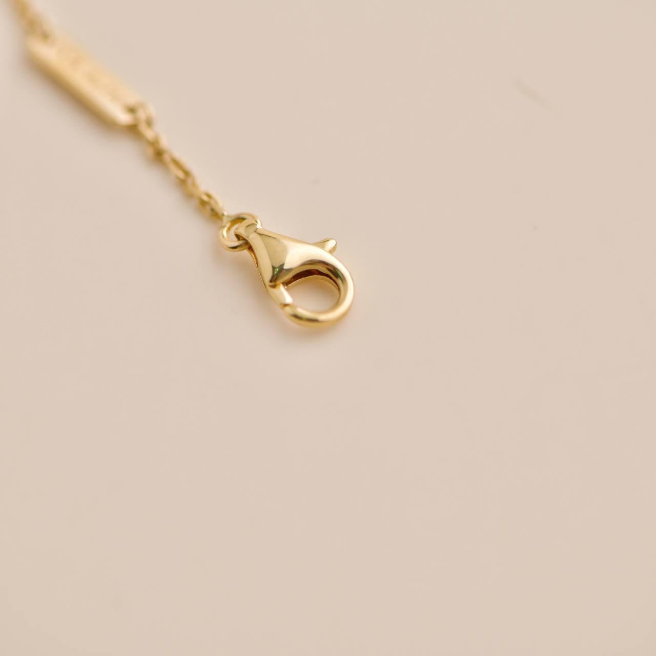 Van Cleef & Arpels Vintage Alhambra Carnelian 18k Yellow Gold Pendant For Sale 3