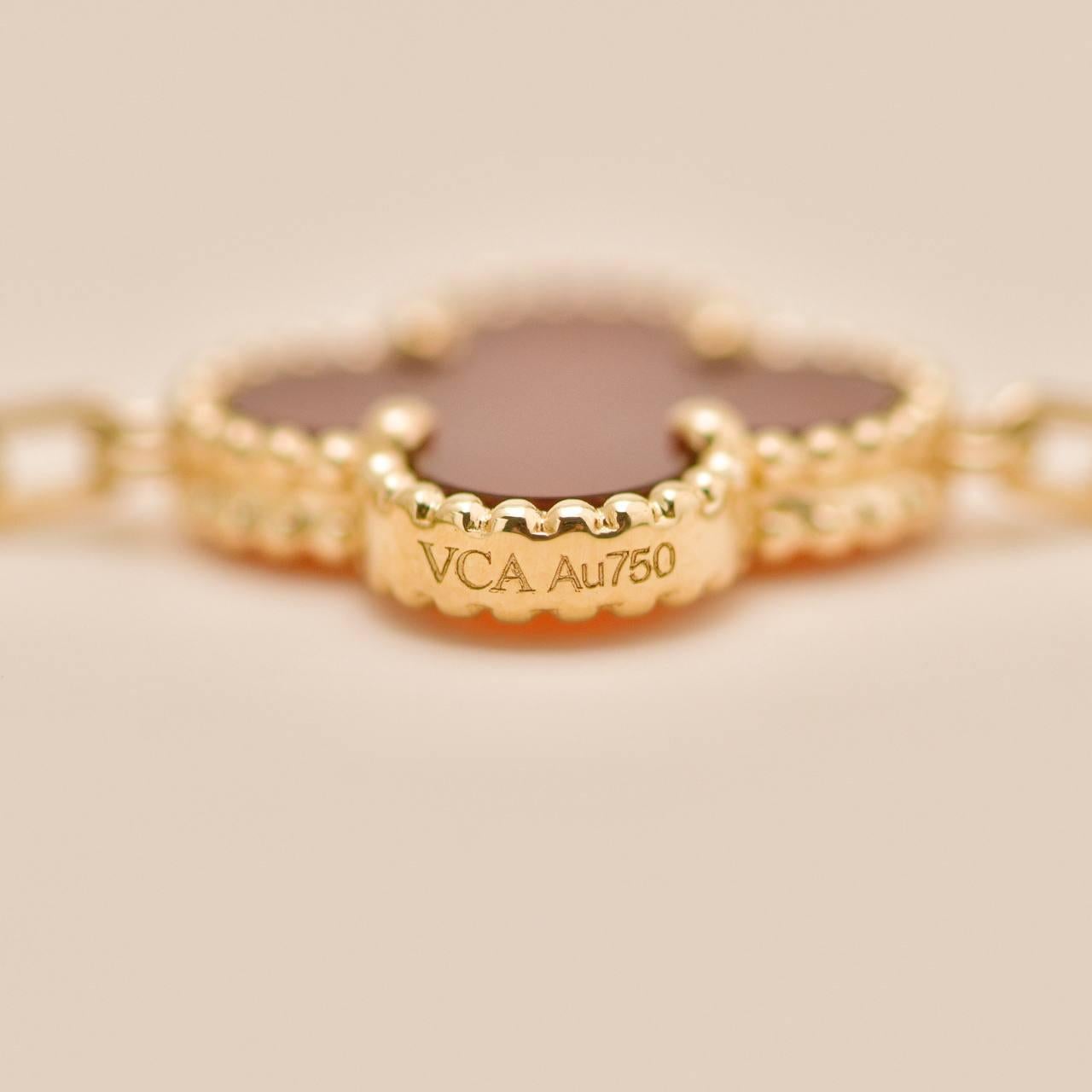 Van Cleef & Arpels Vintage Alhambra Karneol 5 Motiv Armband 18K Gelbgold im Zustand „Hervorragend“ im Angebot in Banbury, GB