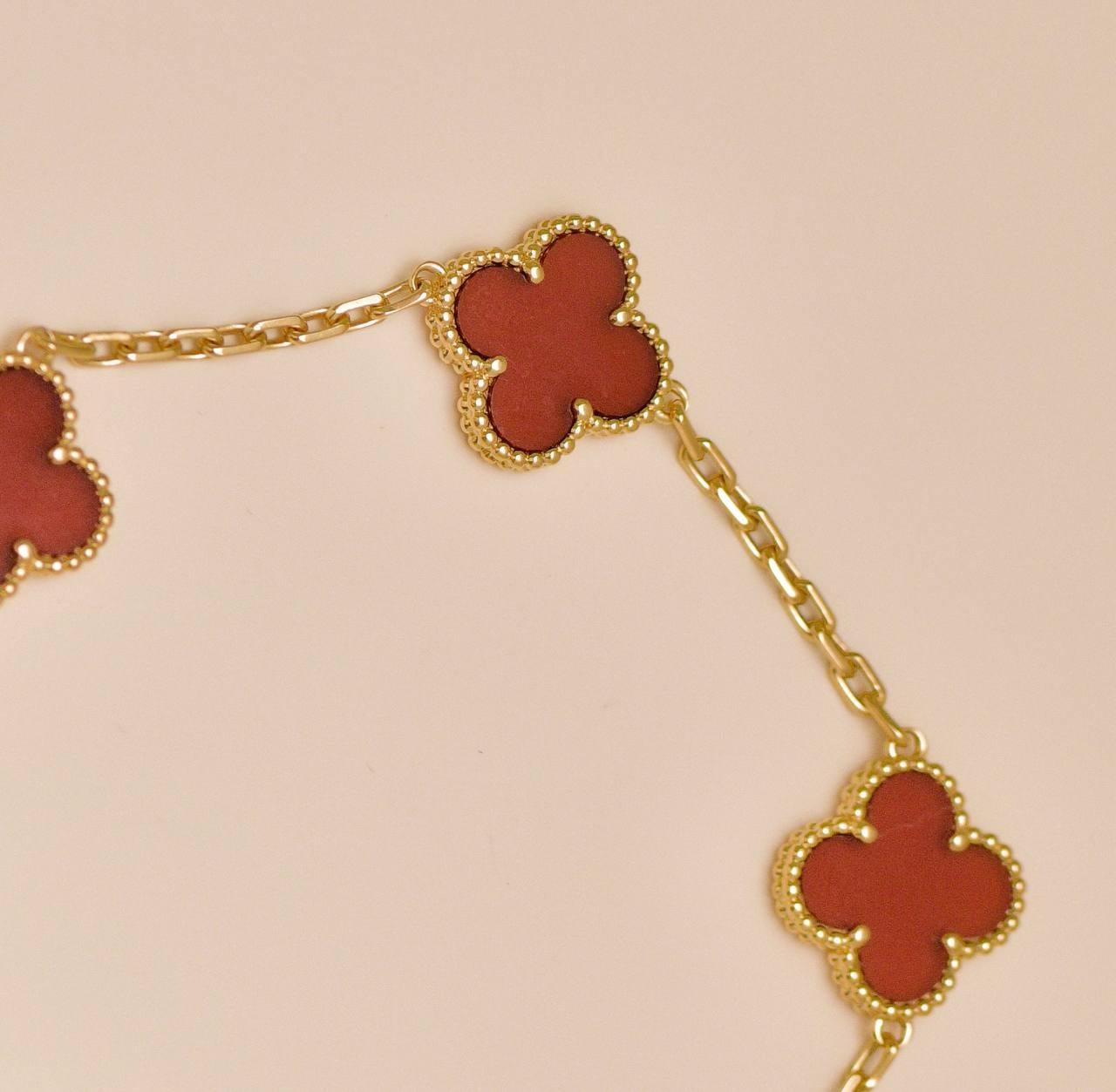 Van Cleef & Arpels Vintage Alhambra Karneol 5 Motiv Armband 18K Gelbgold im Angebot 2