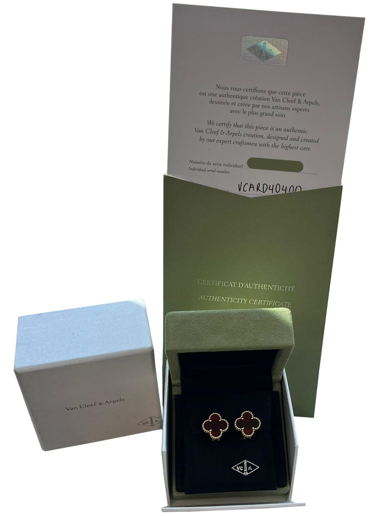 Faithful to the very first Alhambra jewel created in 1968, the Vintage Alhambra creations by Van Cleef & Arpels are distinguished by their unique, timeless elegance. Inspired by the clover leaf, these icons of luck are adorned with a border of