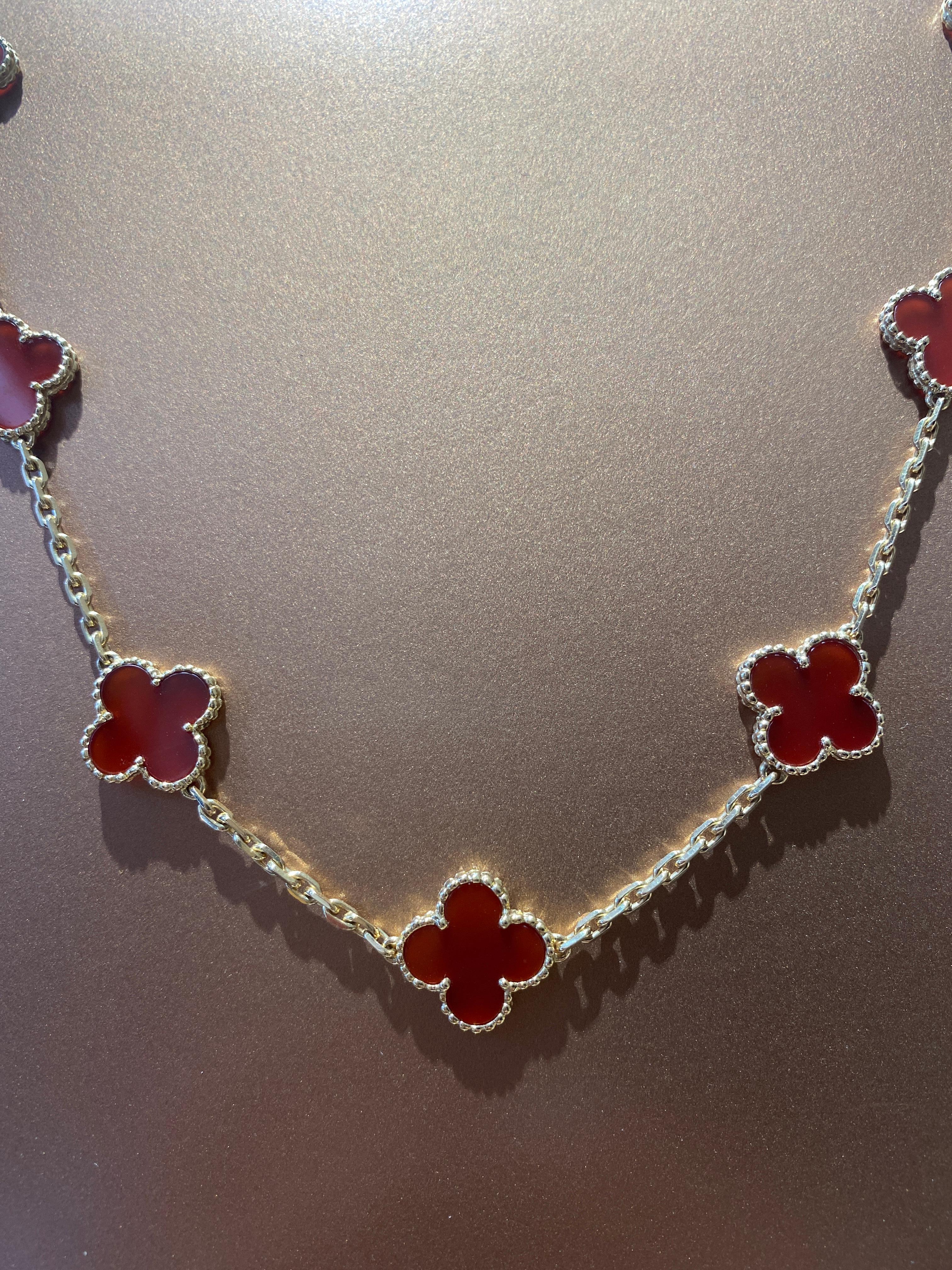 Van Cleef & Arpels Vintage Alhambra Karneol Halskette 18KY im Zustand „Hervorragend“ in Carmel-by-the-Sea, CA