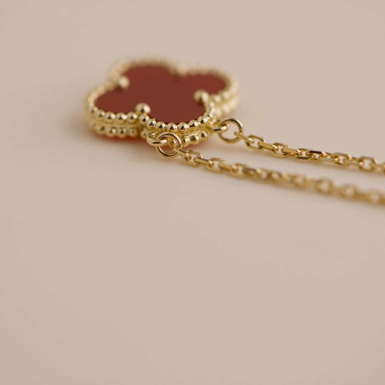 Van Cleef & Arpels Vintage Alhambra Carnelian Pendant Necklace In Excellent Condition In Banbury, GB