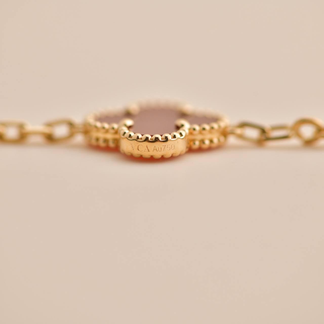  Van Cleef & Arpels Bracelet vintage Alhambra en or jaune et cornaline Unisexe 