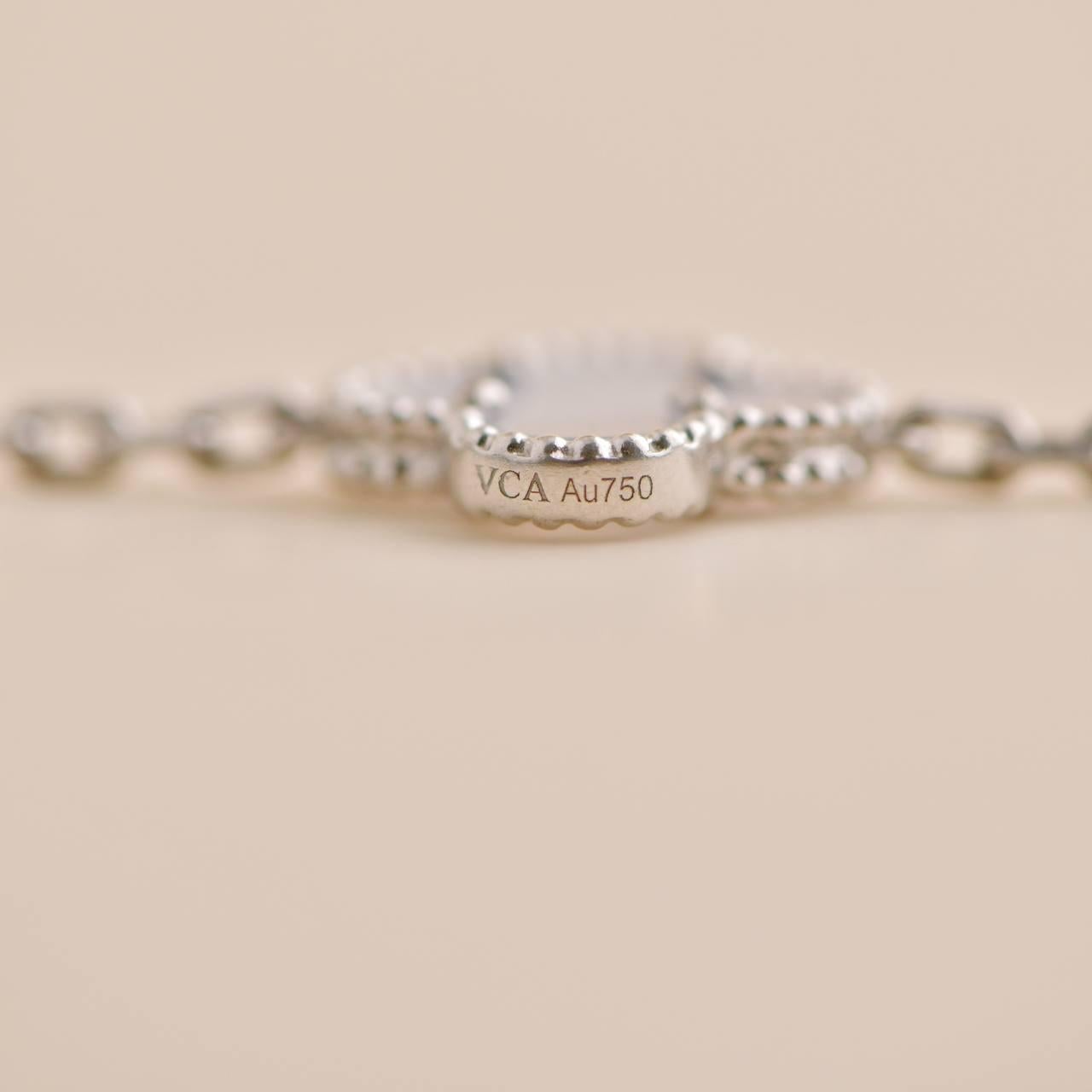 Women's or Men's Van Cleef & Arpels Vintage Alhambra Chalcedony 18K White Gold Bracelet For Sale
