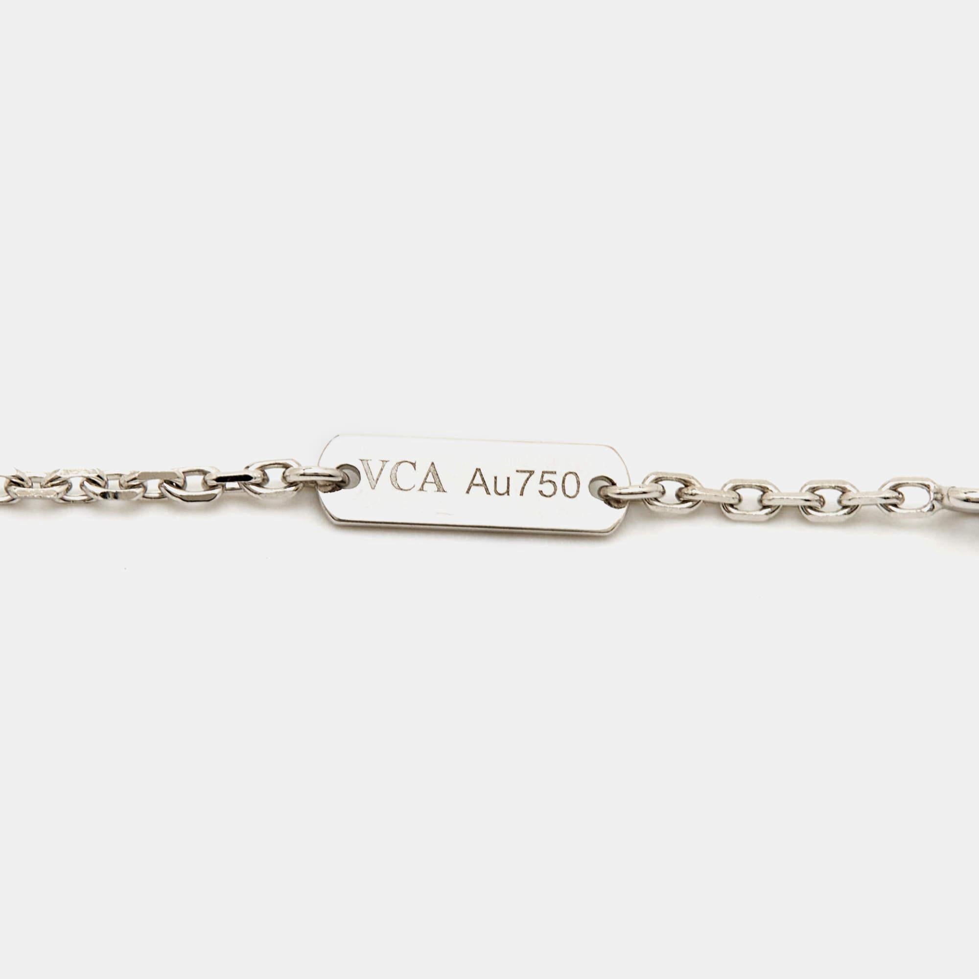 Women's Van Cleef & Arpels Vintage Alhambra Chalcedony 18k White Gold Pendant Necklace For Sale