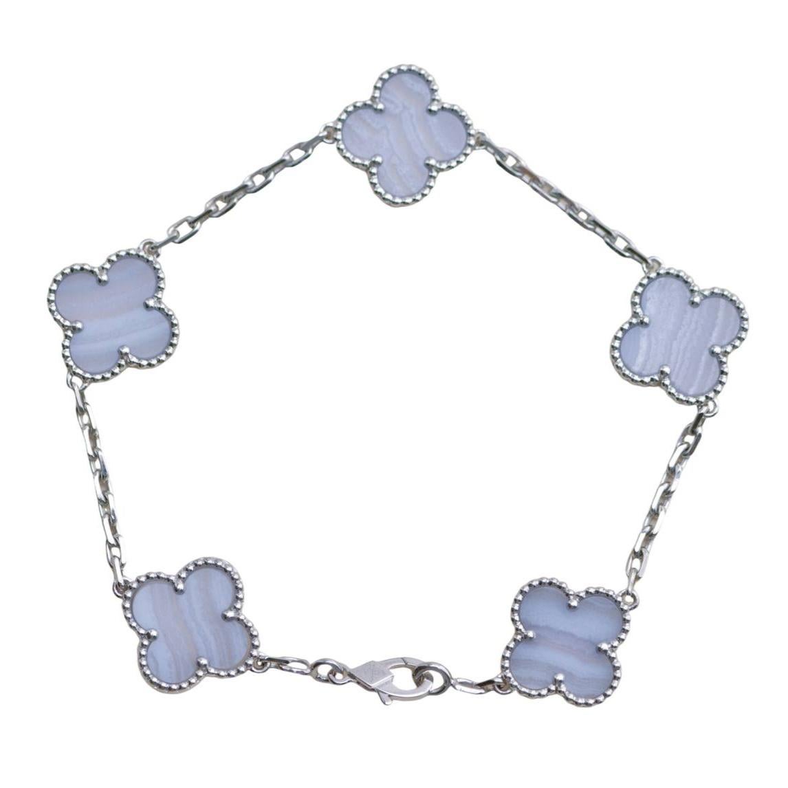 Van Cleef & Arpels Bracciale vintage Alhambra in calcedonio a 5 motivi in oro bianco 18 carati in vendita