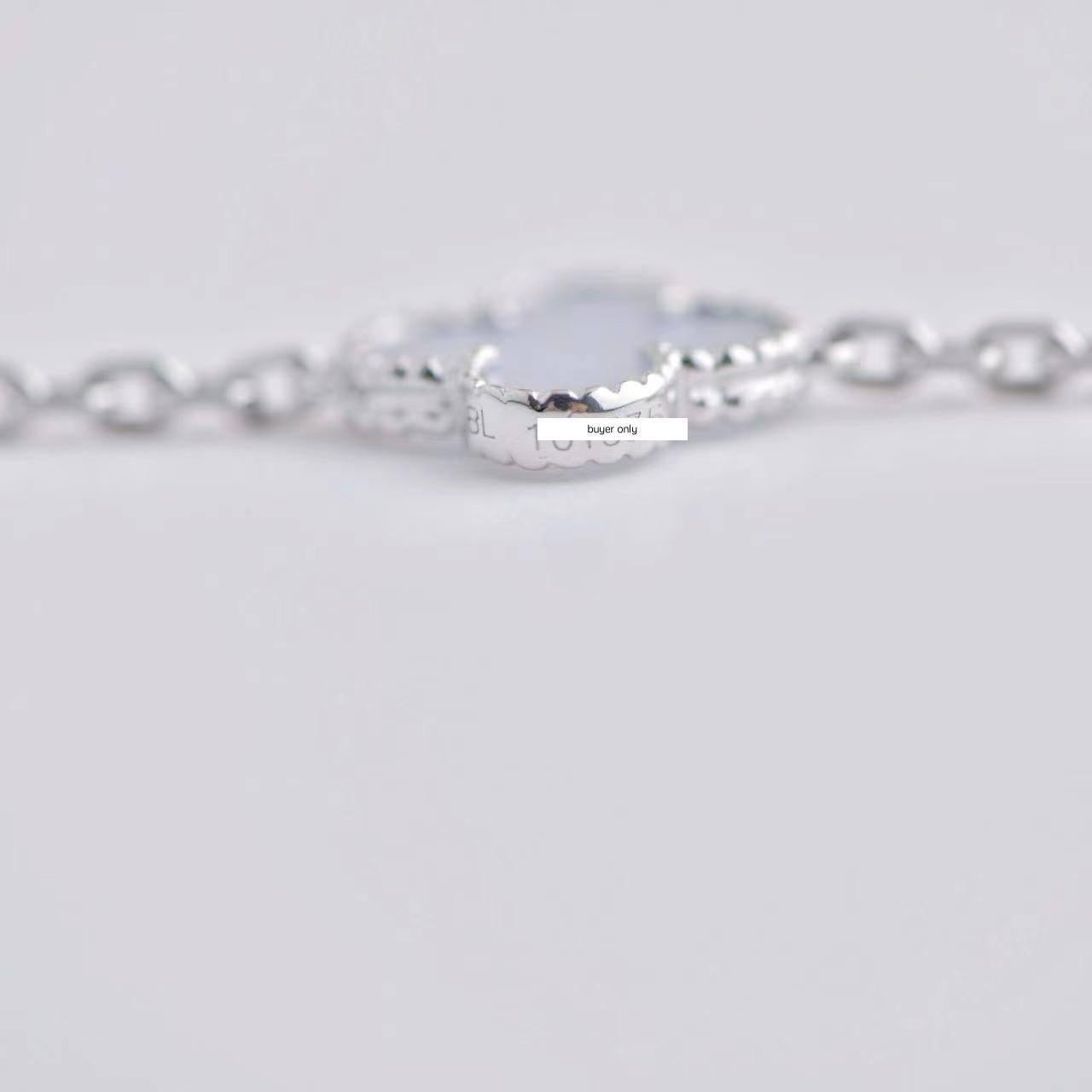 Van Cleef & Arpels Vintage Alhambra Chalcedony 5 Motif Bracelet In Excellent Condition In Banbury, GB