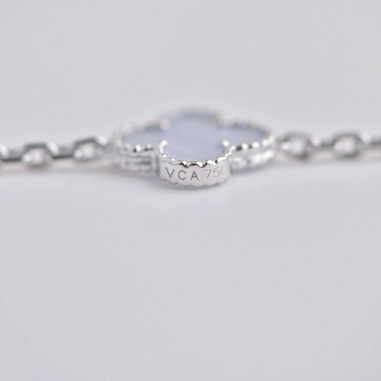 Women's or Men's Van Cleef & Arpels Vintage Alhambra Chalcedony 5 Motif Bracelet