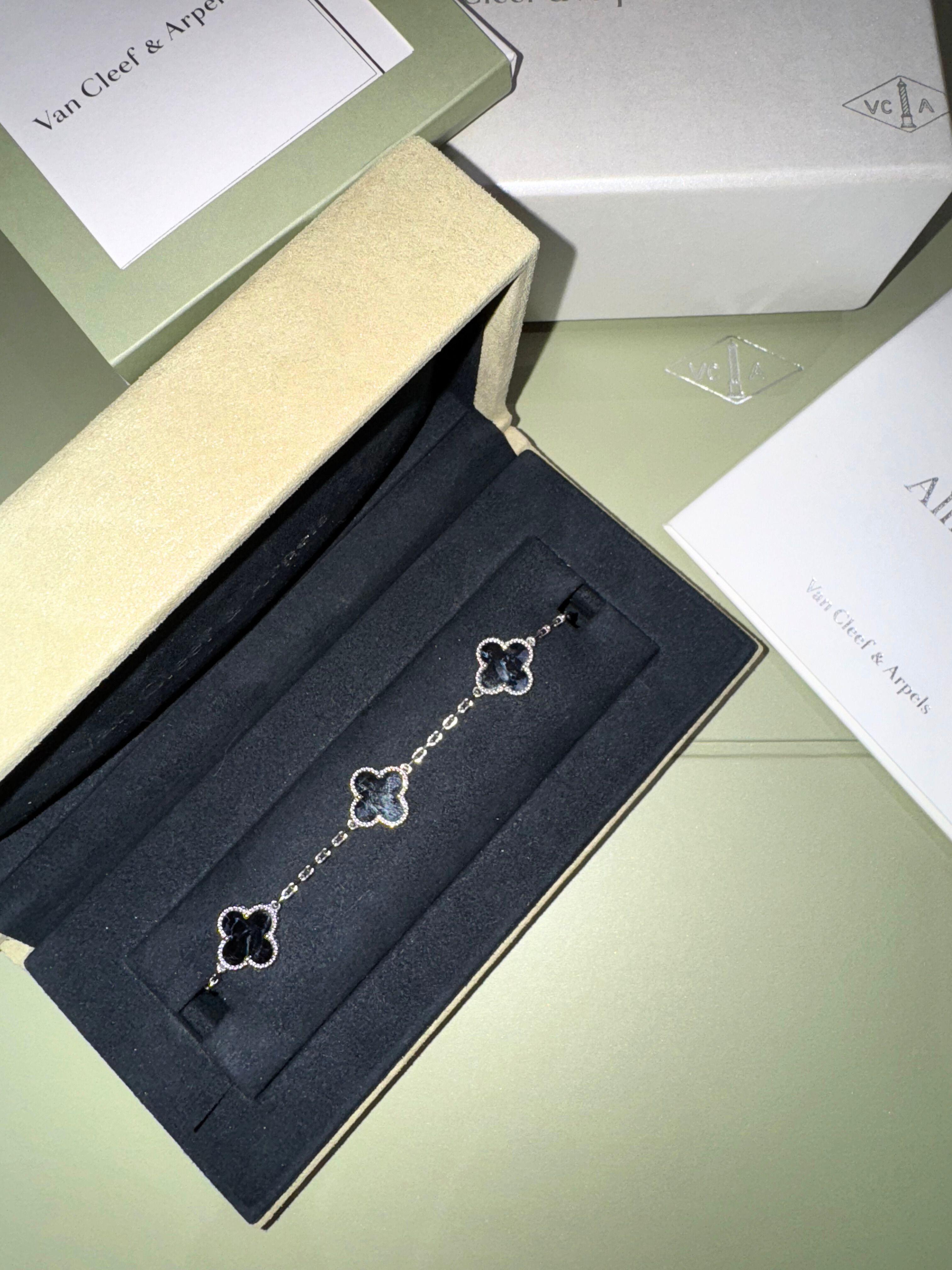 Van Cleef & Arpels Vintage Alhambra Dark Pietersite 18K White Gold Bracelet en vente 5