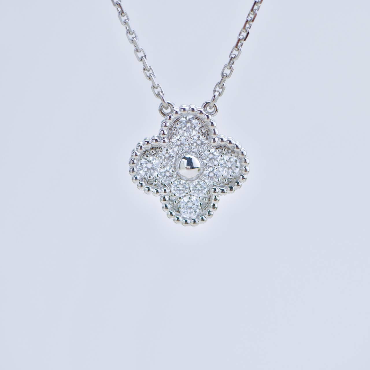 Van Cleef & Arpels Collana Vintage Alhambra con diamante in oro bianco 18 carati In condizioni ottime in vendita a Banbury, GB