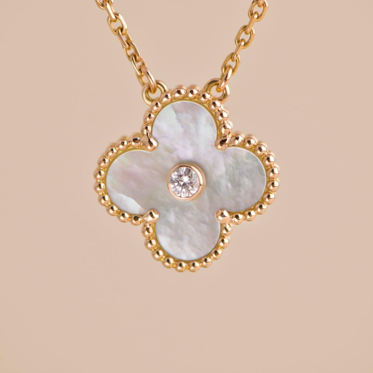 Taille brillant Van Cleef & Arpels Collier pendentif Vintage Alhambra 2012 Holiday Diamond MOP