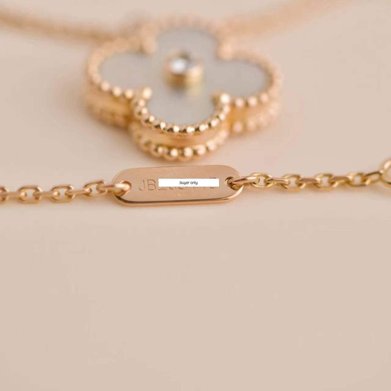  Van Cleef & Arpels Collier pendentif Vintage Alhambra 2012 Holiday Diamond MOP Unisexe 