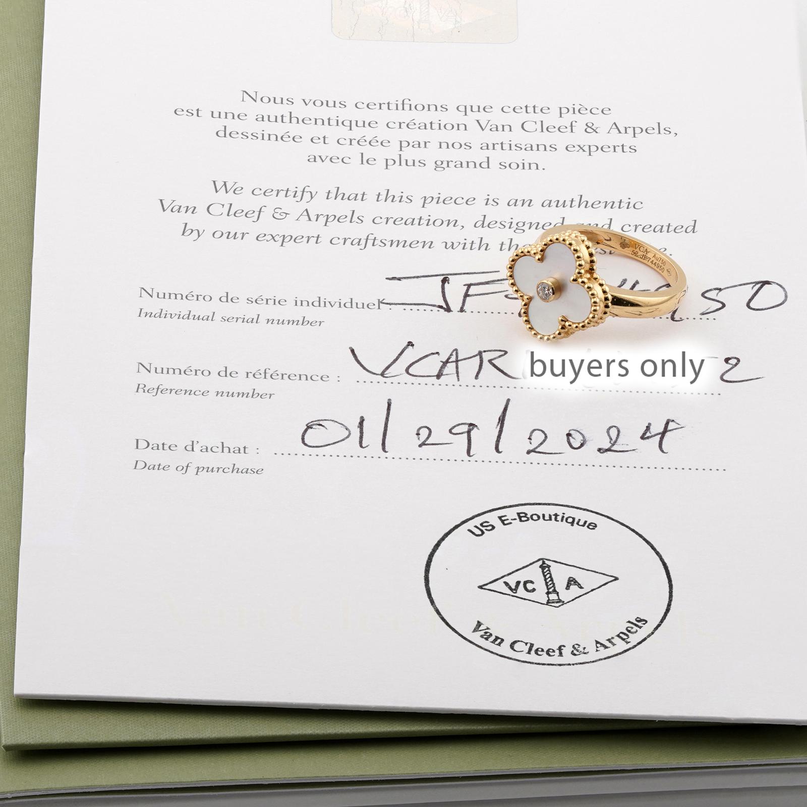 VAN CLEEF & ARPELS Vintage Alhambra Anillo de oro con diamantes y nácar 52 papeles en Excelente estado para la venta en New York, NY