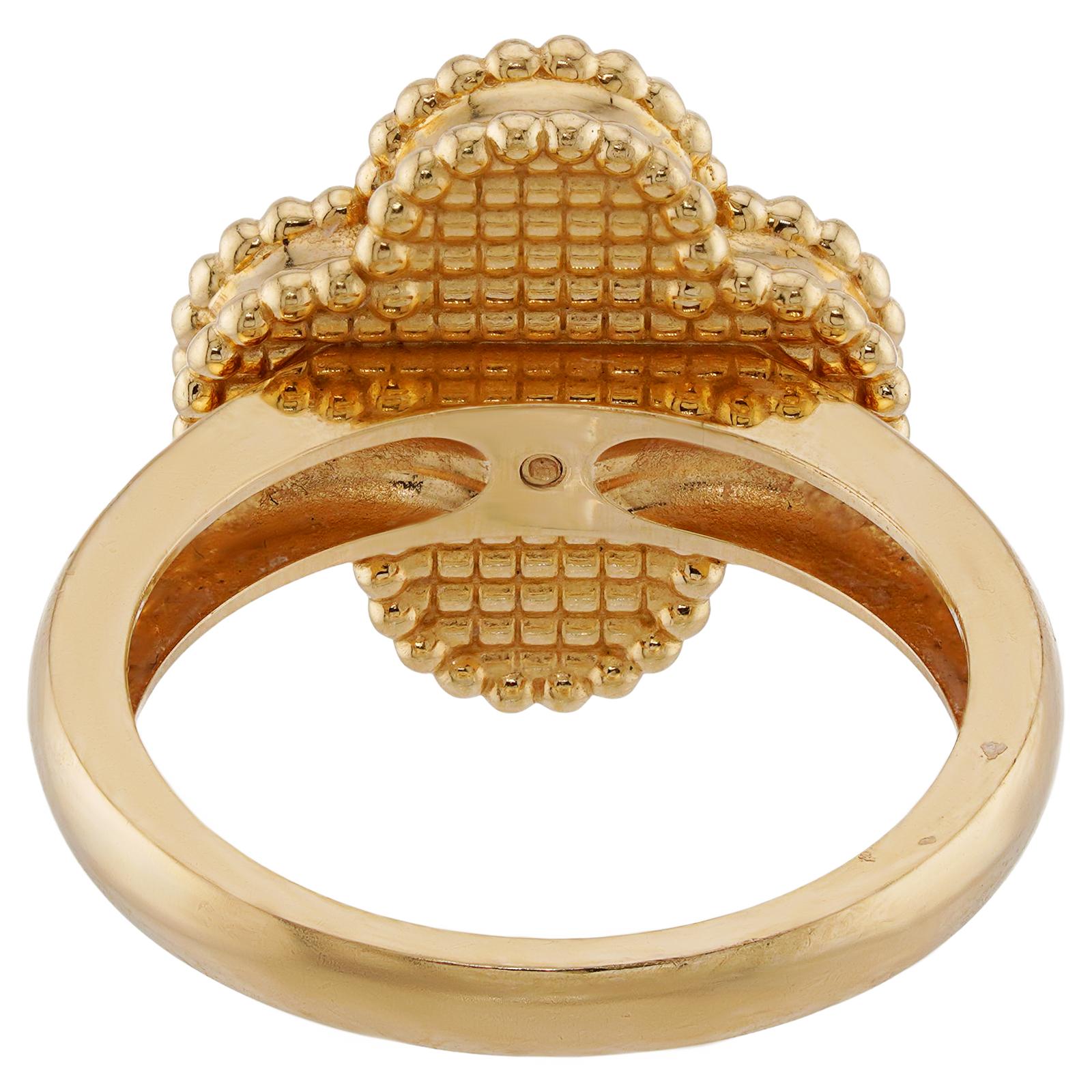 VAN CLEEF & ARPELS Vintage Alhambra Anillo de oro con diamantes y nácar 52 papeles en venta 2