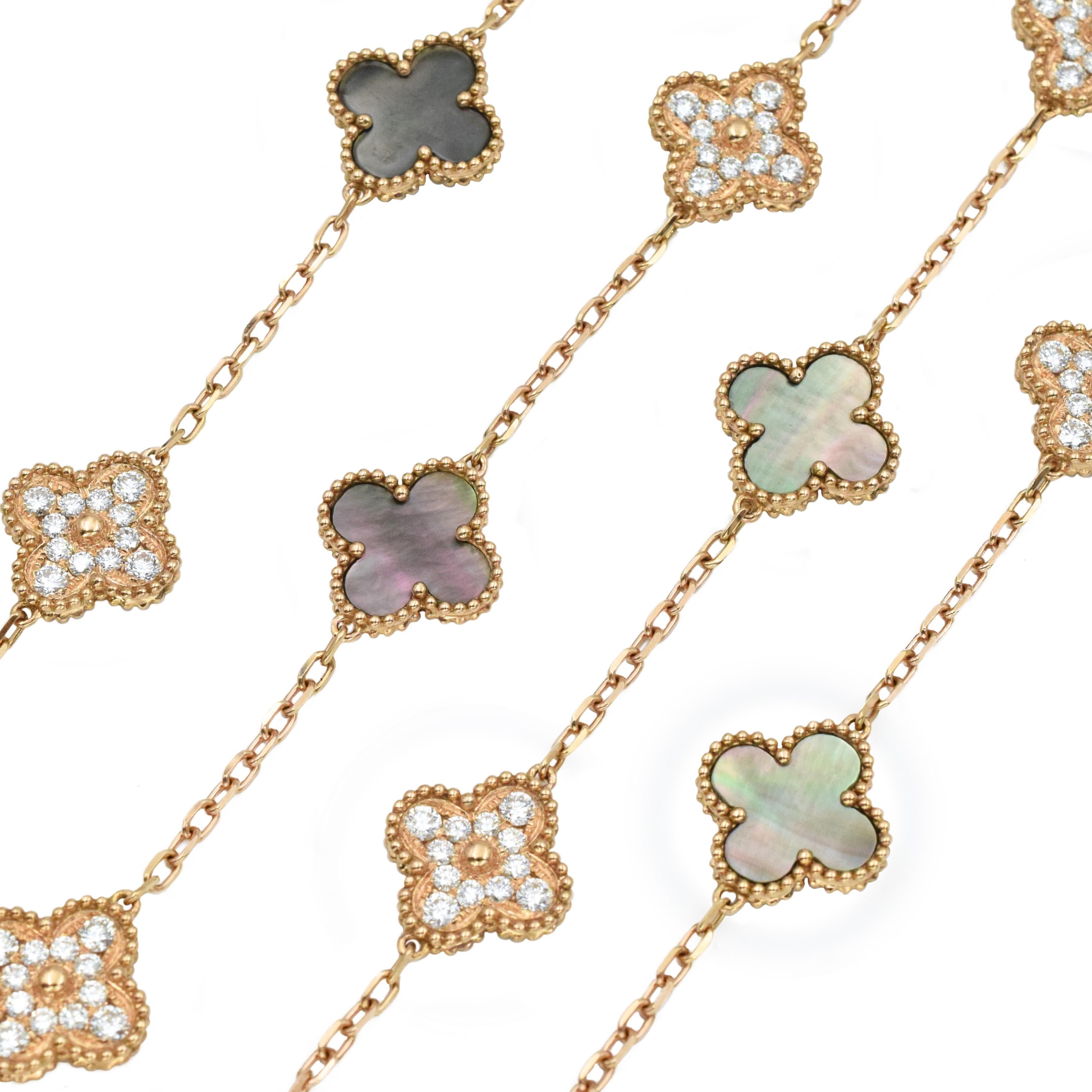  Vintage Alhambra creations by Van Cleef & Arpels are distinguished by their unique, timeless elegance. Inspired by the clover leaf, these icons of luck are adorned with a border of golden beads.
Vintage Alhambra long necklace, 20 motifs, rose gold,