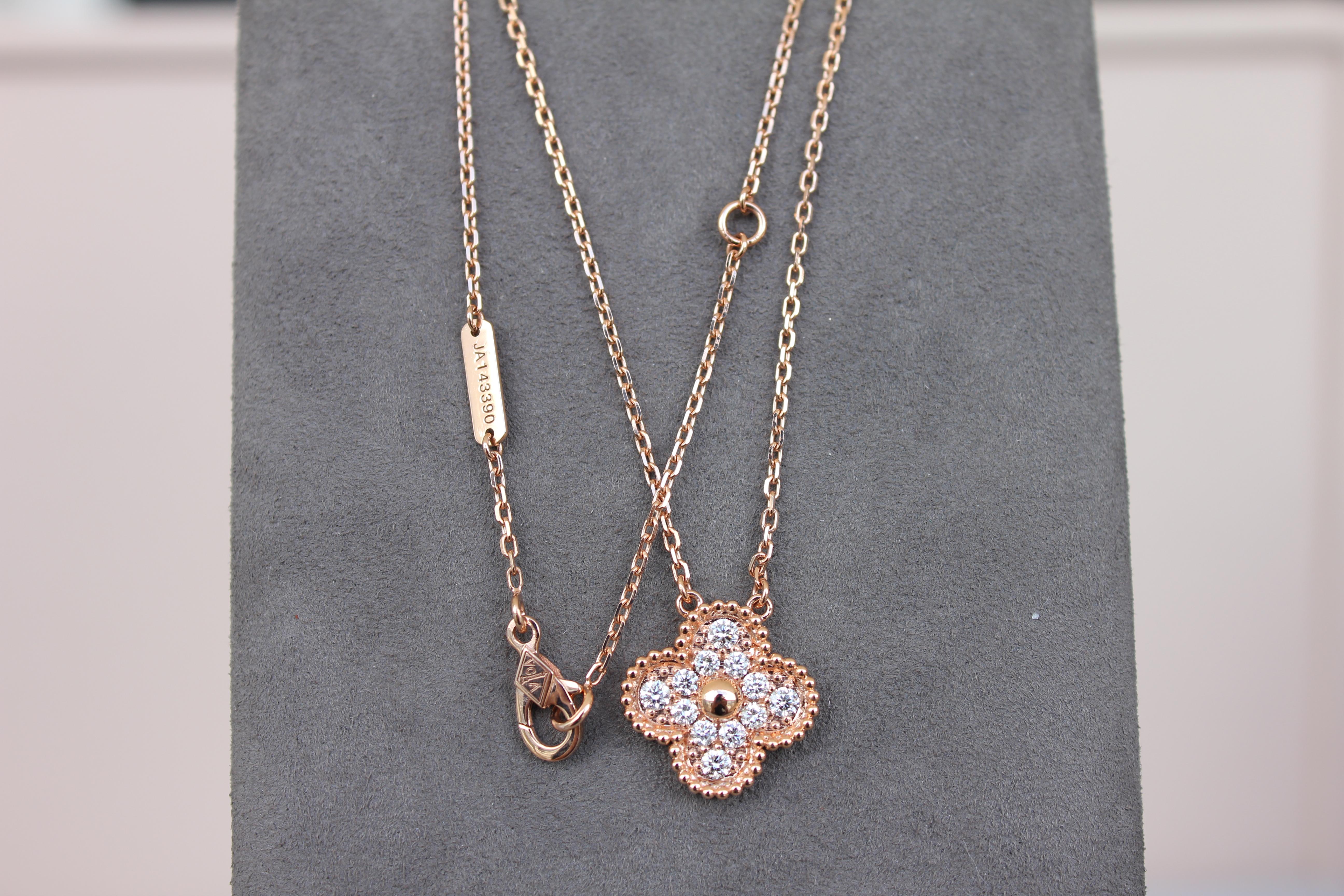Van Cleef & Arpels Vintage Alhambra Diamant-Halskette aus 18 Karat Roségold mit Anhänger im Zustand „Hervorragend“ in Fairfax, VA