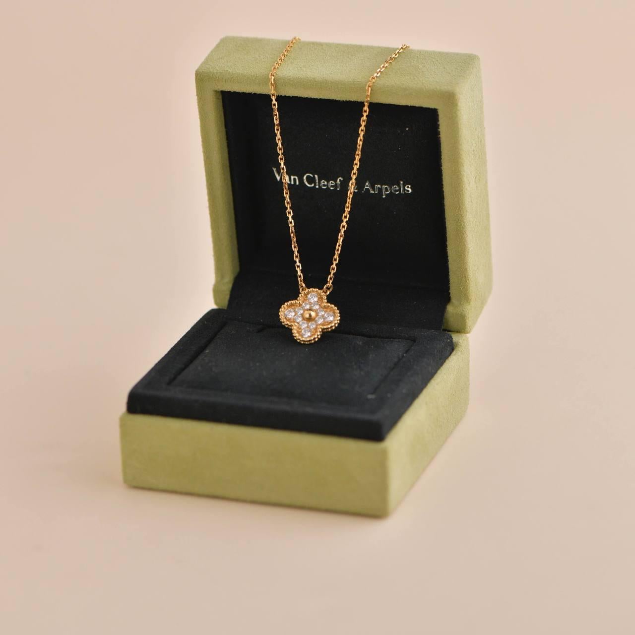 SKU	AT-2230
Comes With	Box Only
RRP	£7,500 Inc taxes / $ 7,950 Excl taxes /8,700 € Inc taxes
Model	VCARA45300
Serial Number	JE******
Metal	18k Yellow Gold
Stones	Diamond (approx 0.48ct) 12 stones, quality DEF, IF to VVS.
Weight	approx 5.3