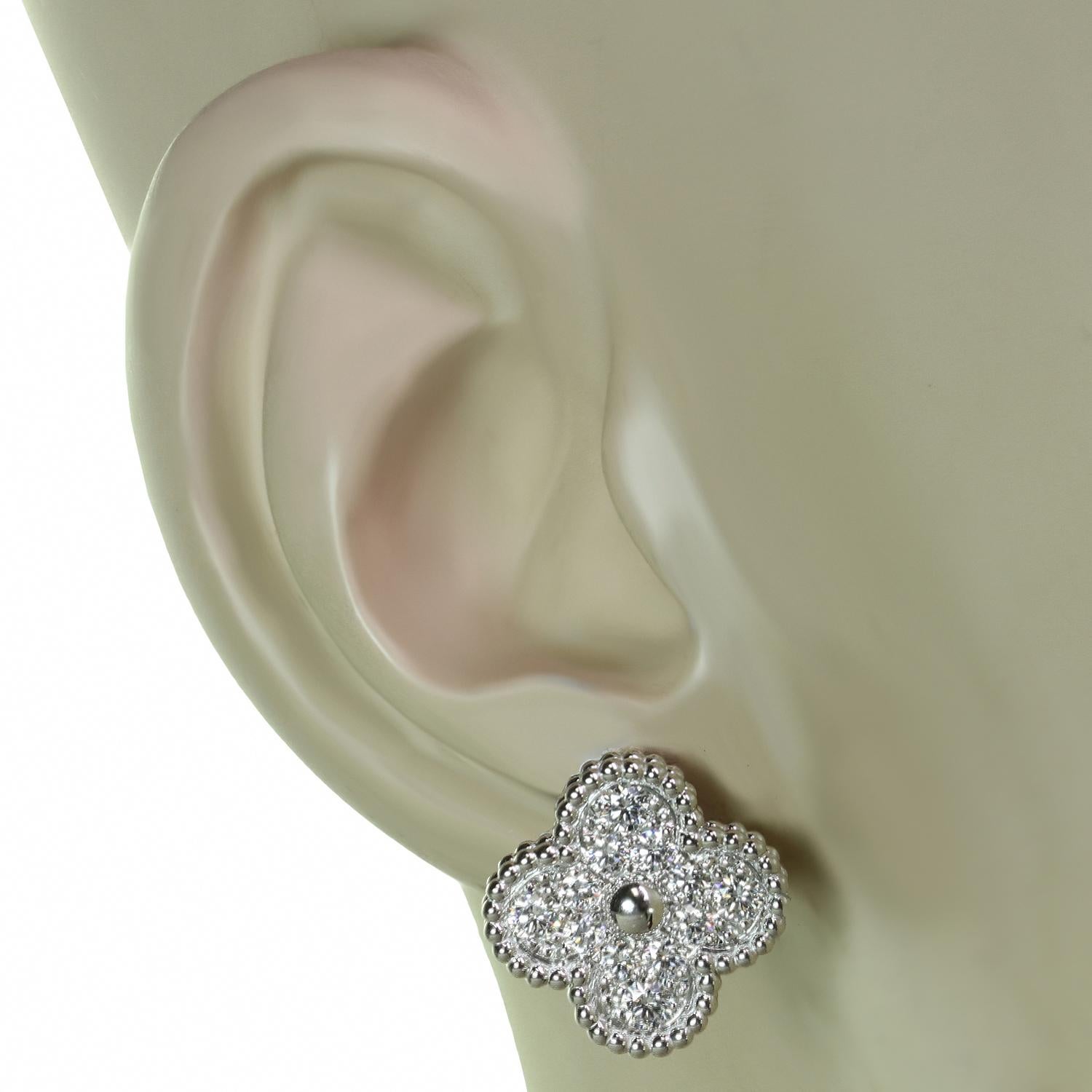 Van Cleef & Arpels Vintage Alhambra Diamant-Ohrringe aus Weißgold im Zustand „Hervorragend“ in New York, NY