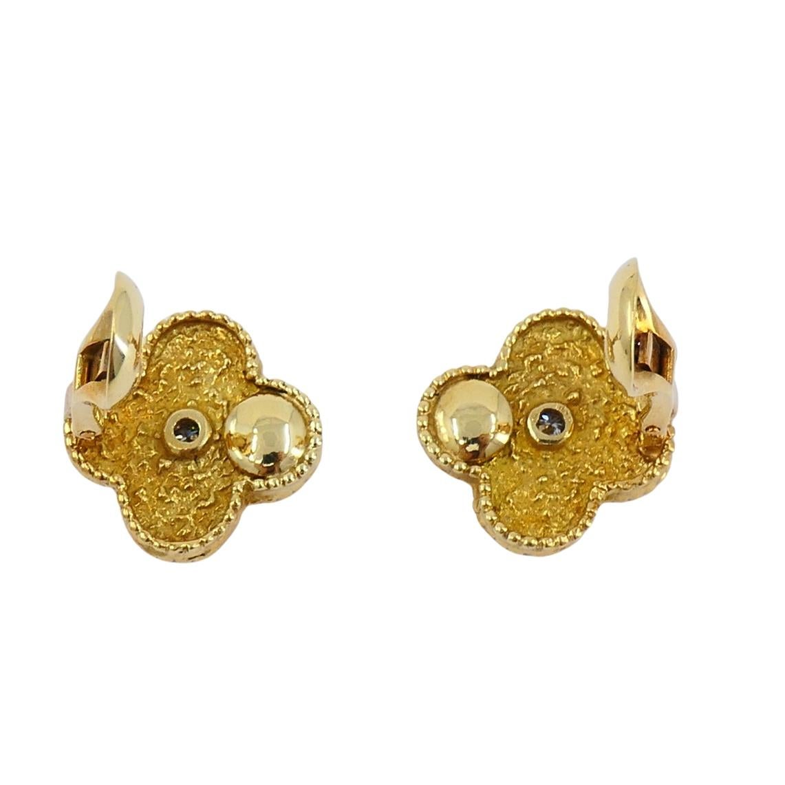 Van Cleef & Arpels Pendientes Vintage Alhambra Oro Diamante en venta 4