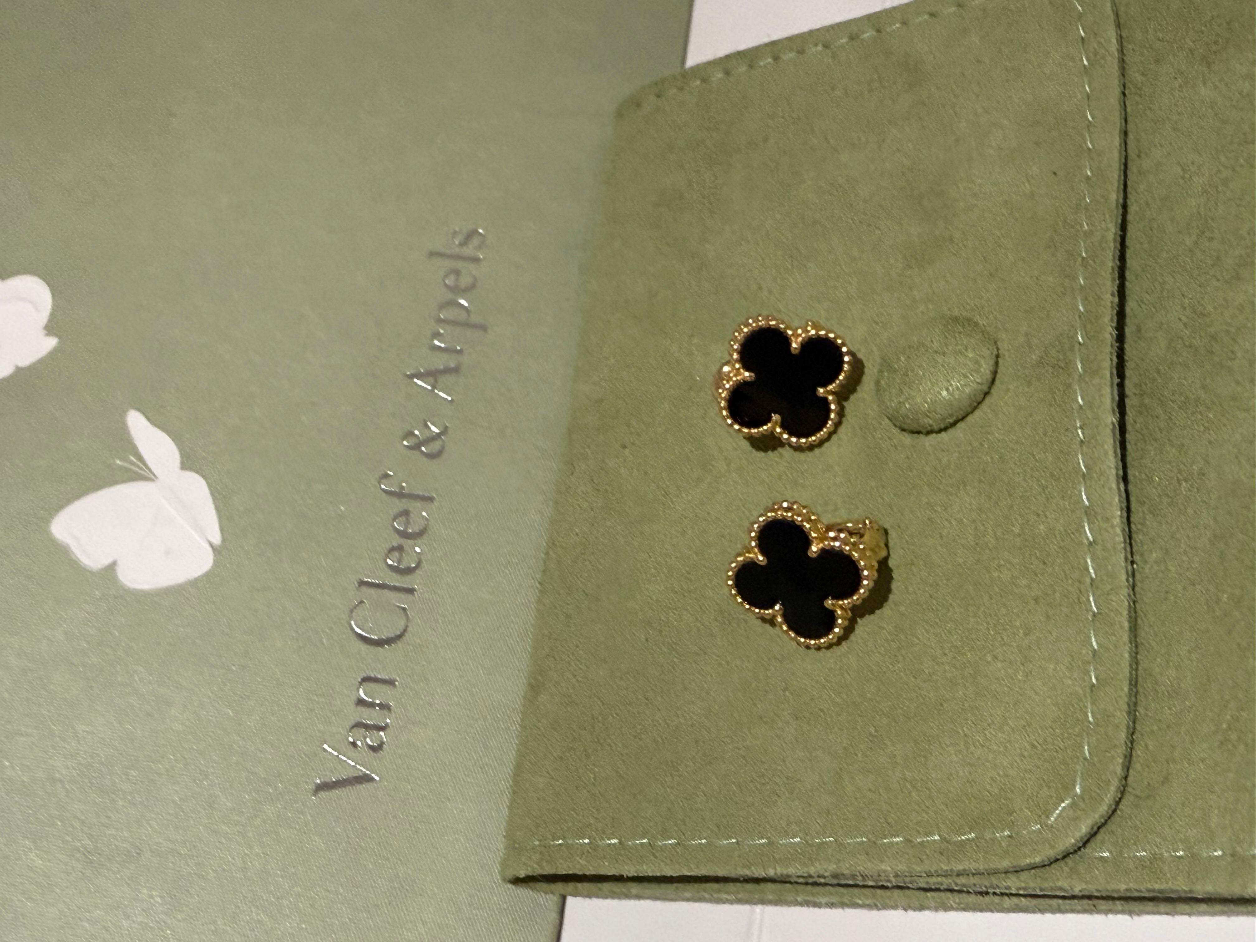 Contemporary Van Cleef & Arpels Vintage Alhambra Earrings in Onyx Yellow Gold For Sale