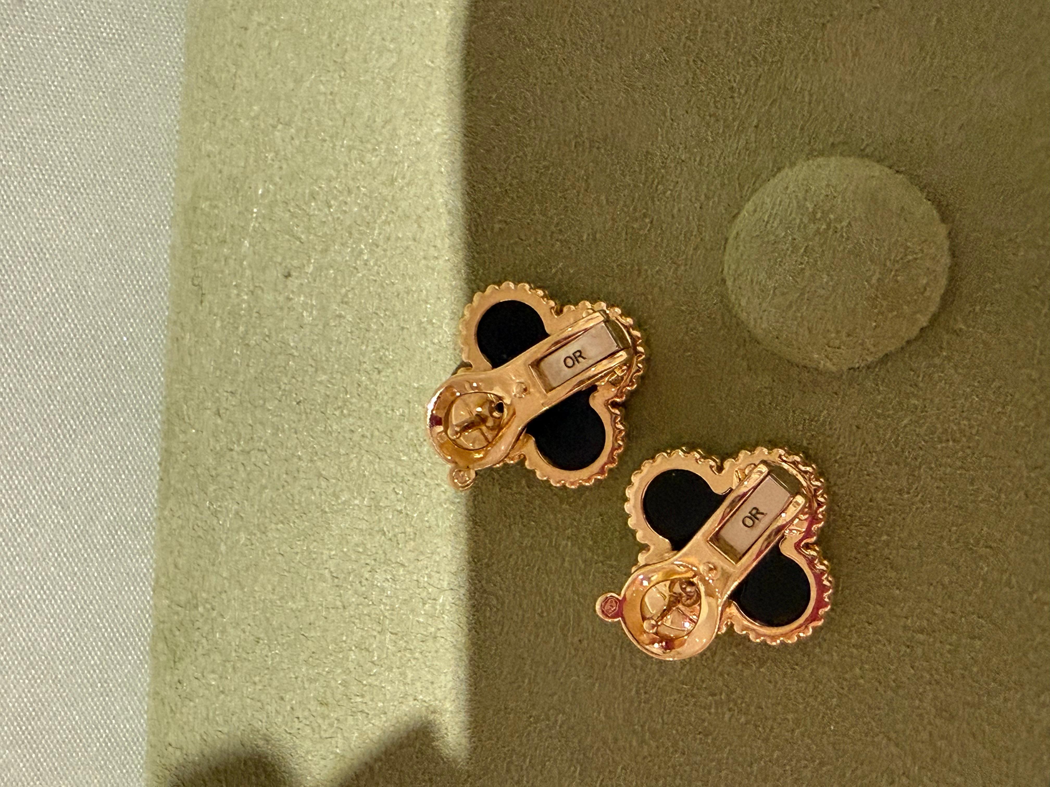 Van Cleef & Arpels Vintage Alhambra Earrings in Onyx Yellow Gold In Excellent Condition For Sale In London, England