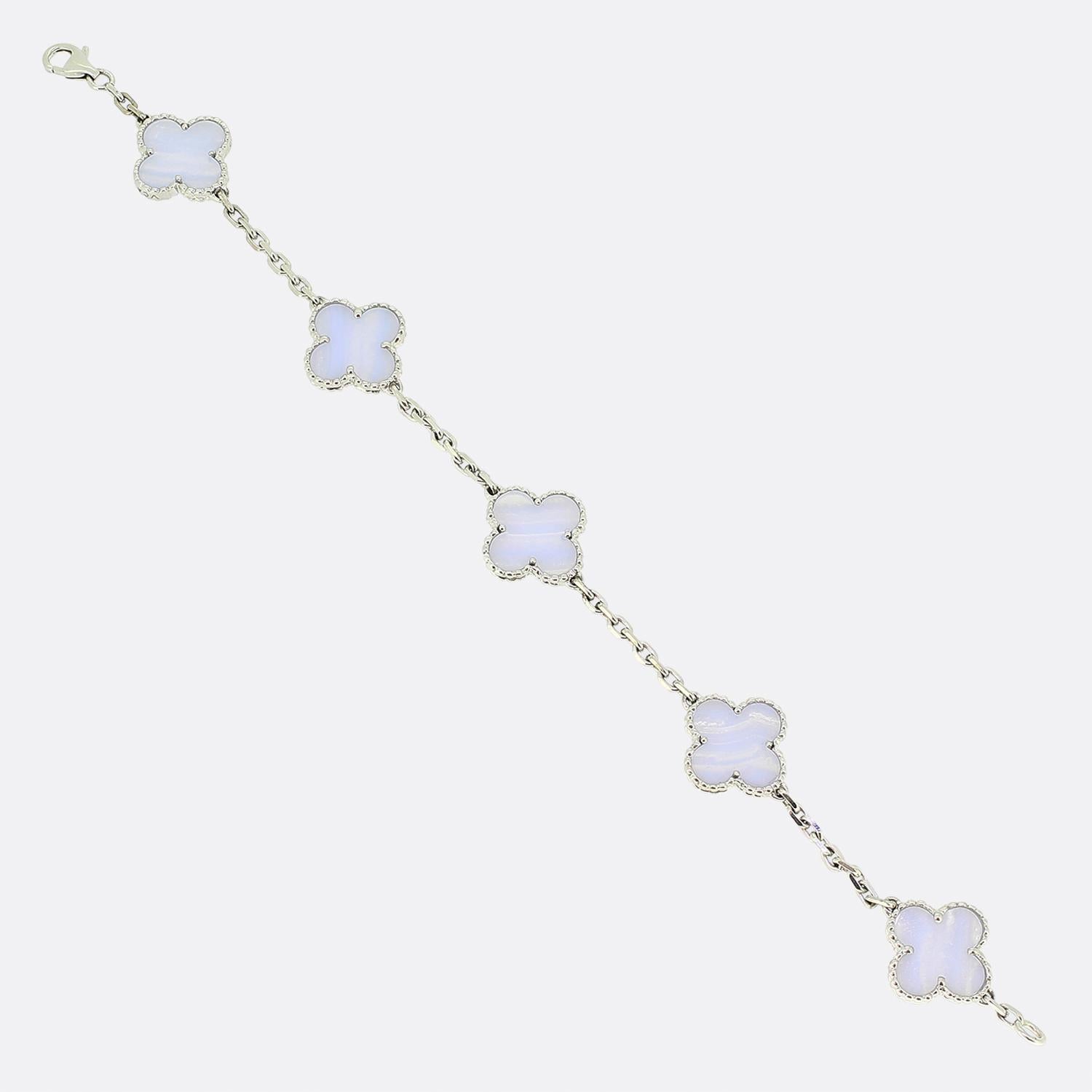 Van Cleef & Arpels Bracelet vintage Alhambra à cinq motifs en calcédoine Excellent état - En vente à London, GB