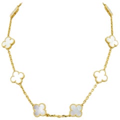 Van Cleef
Arpels Vintage Alhambra Gold Necklace, 10 Motifs in Mother of Pearl Van Cleef
Arpels Vintage Alhambra Gold Necklace, 10 Motifs in Mother of Pearl