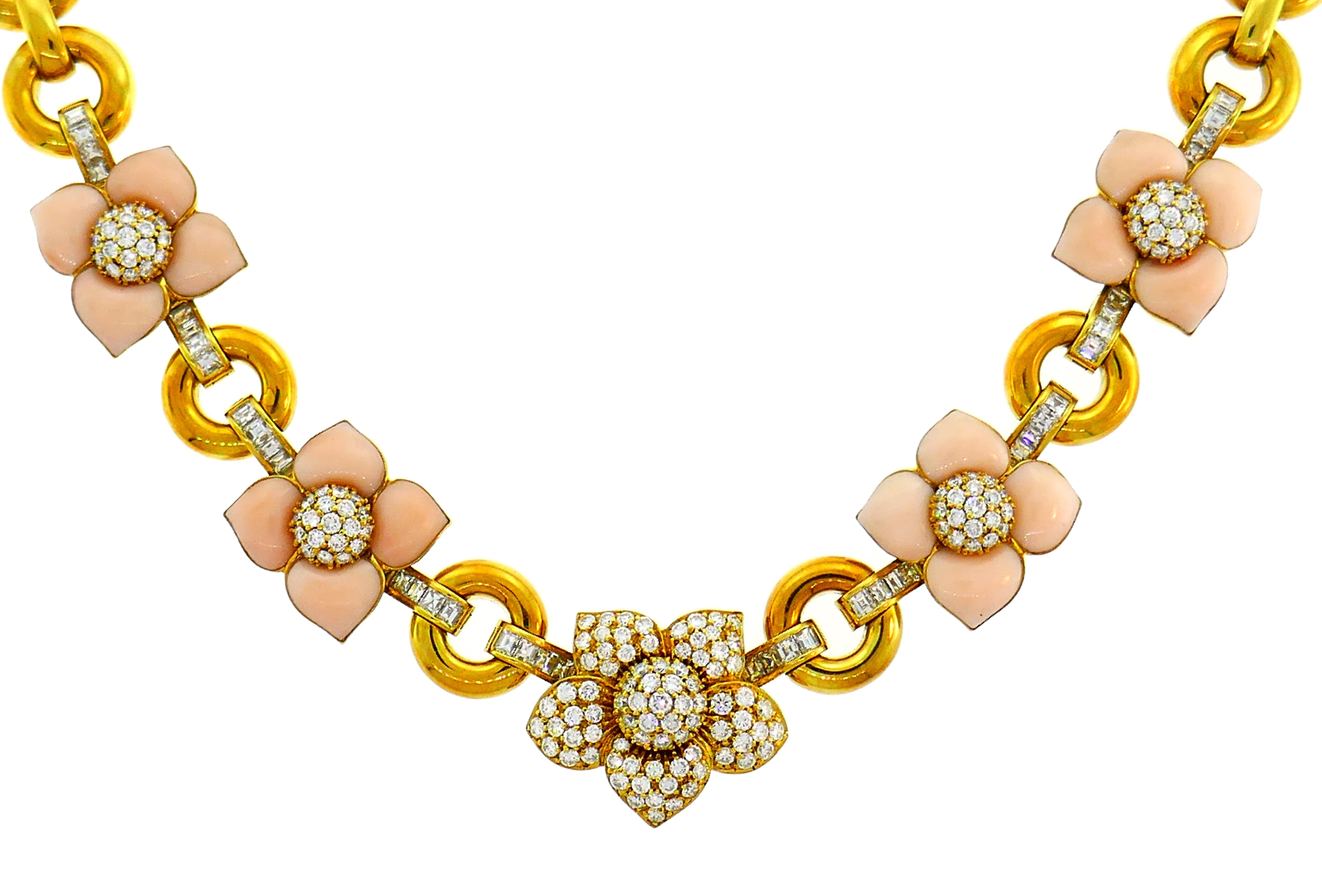 Women's Van Cleef & Arpels Vintage Alhambra Gold Necklace with Coral and Diamond