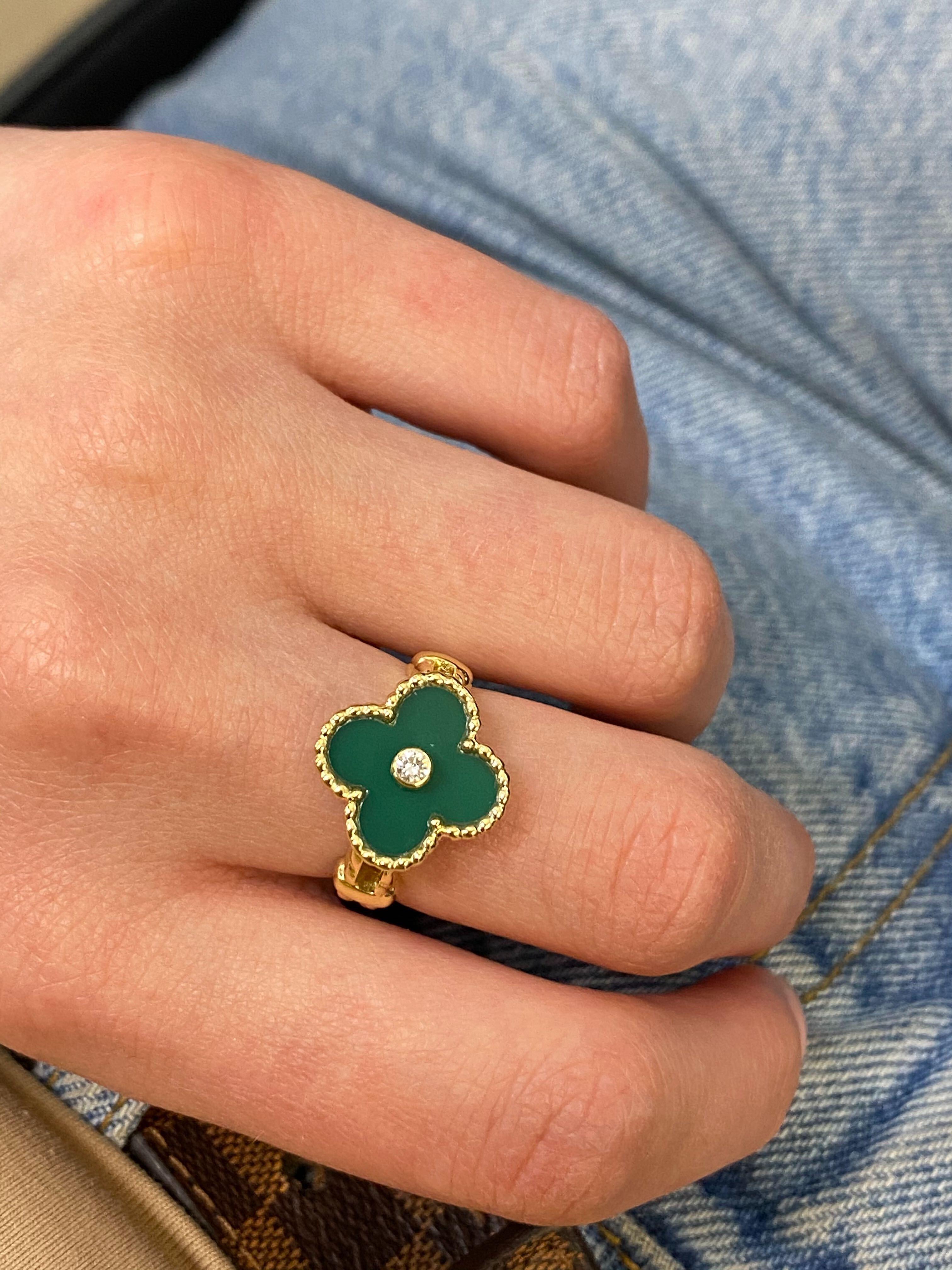 Round Cut Van Cleef & Arpels Vintage Alhambra Green Chalcedony Gold Diamond Ring