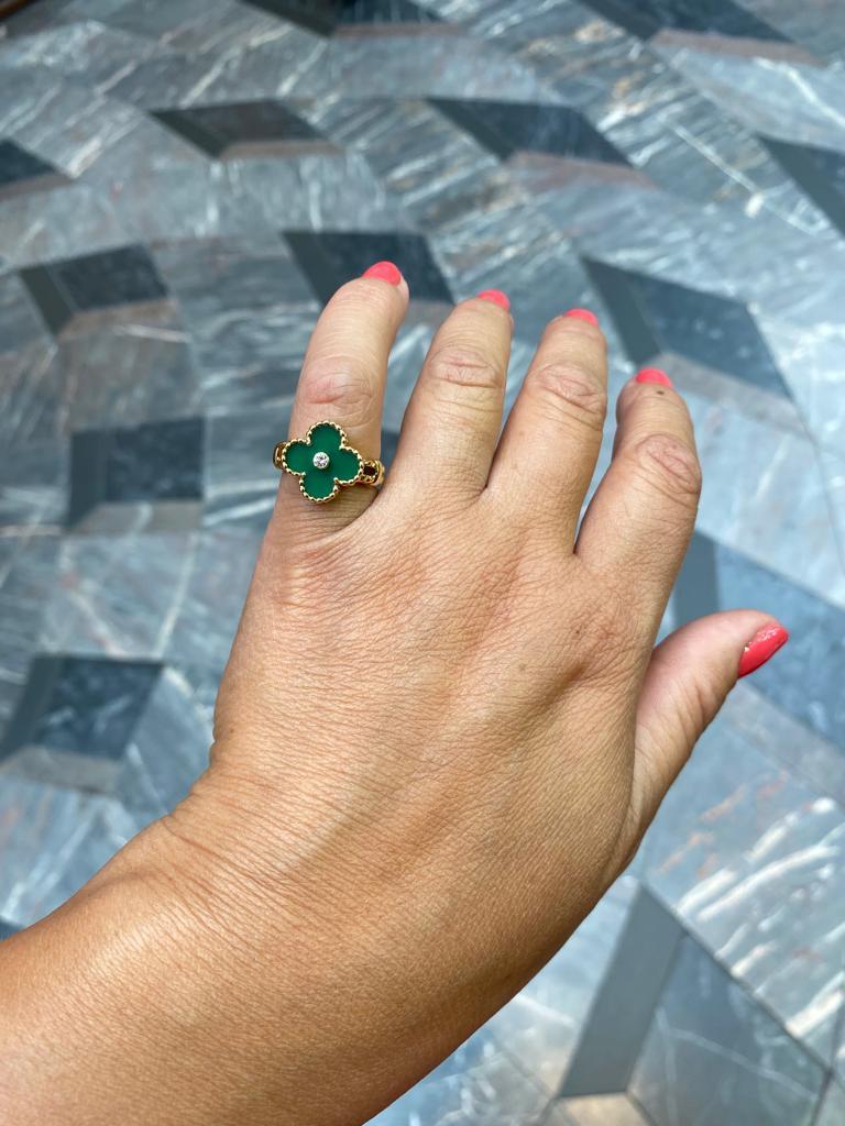 Round Cut Van Cleef & Arpels Vintage Alhambra Green Chalcedony Yellow Gold Diamond Ring For Sale