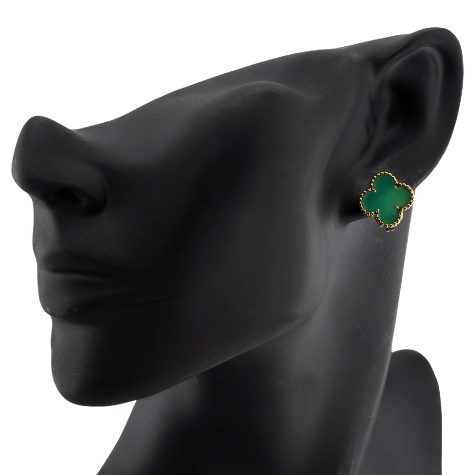 VAN CLEEF & ARPELS Vintage Alhambra Green Chrysoprase 18k Yellow Gold Earrings In Excellent Condition In New York, NY